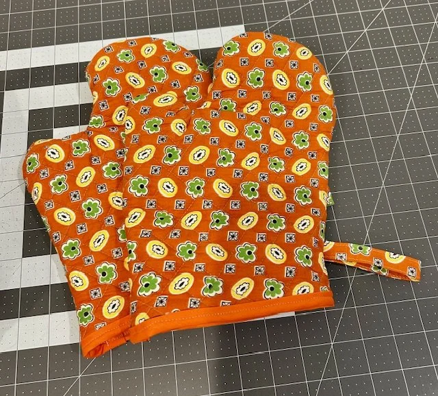 oven mitts.jpeg