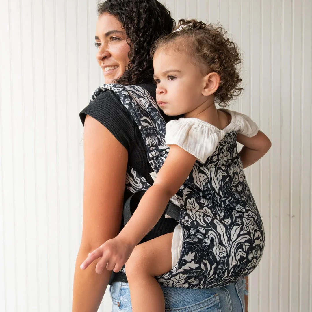 🎃✨ I&rsquo;m a little behind in sharing, but better late than never! Earlier this year, I had the opportunity to collaborate with @hopeandplum, a women-owned, Minnesota-based baby carrier company. They recently launched a new collection featuring a 