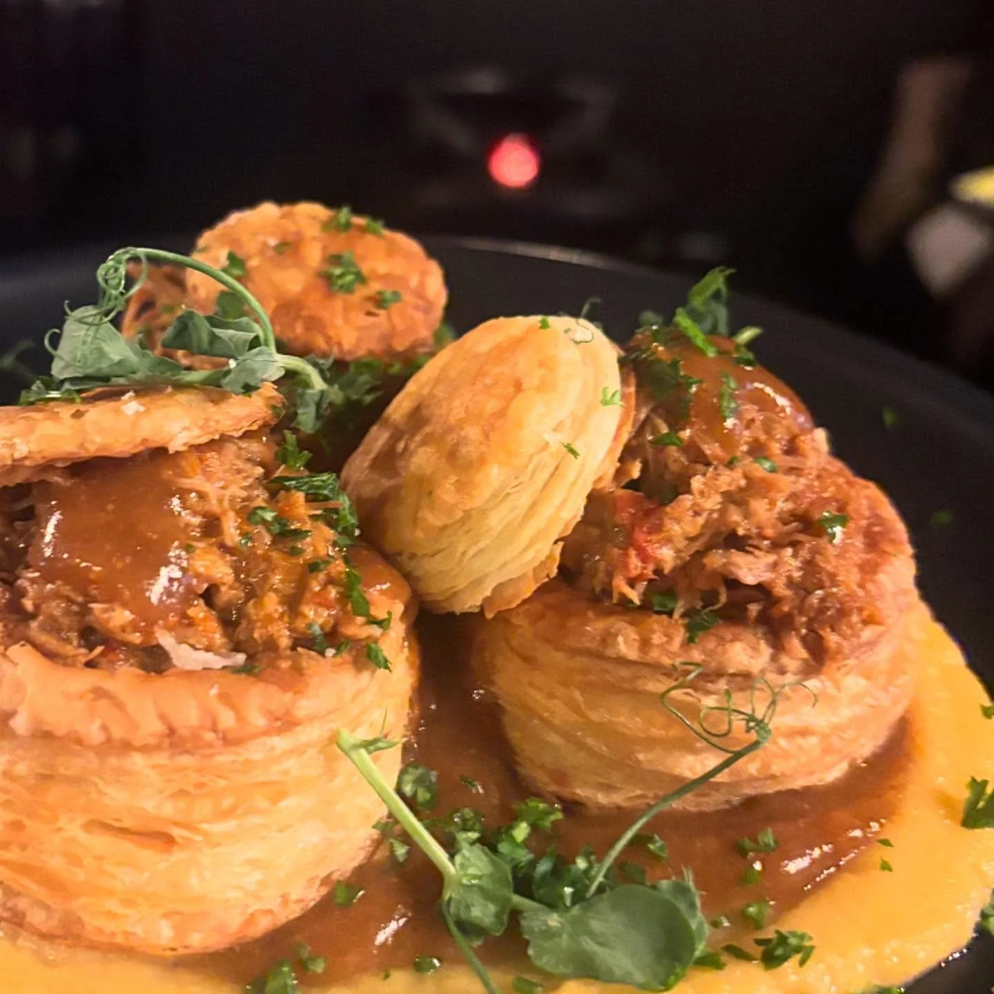 Vol-Au-Vent Lomo 🇪🇸 
Slow braised pork, puff pastry, red wine jus, brown butter rutabaga mash. 

💃🏻💃🏻💃🏻💃🏻
Matadora Tapas 
Authentic Spanish Tapas in the Heart of Victoria&rsquo;s Historic Chinatown.
559 Fisgard St 
Thu-Sun from 4pm 
Closed 