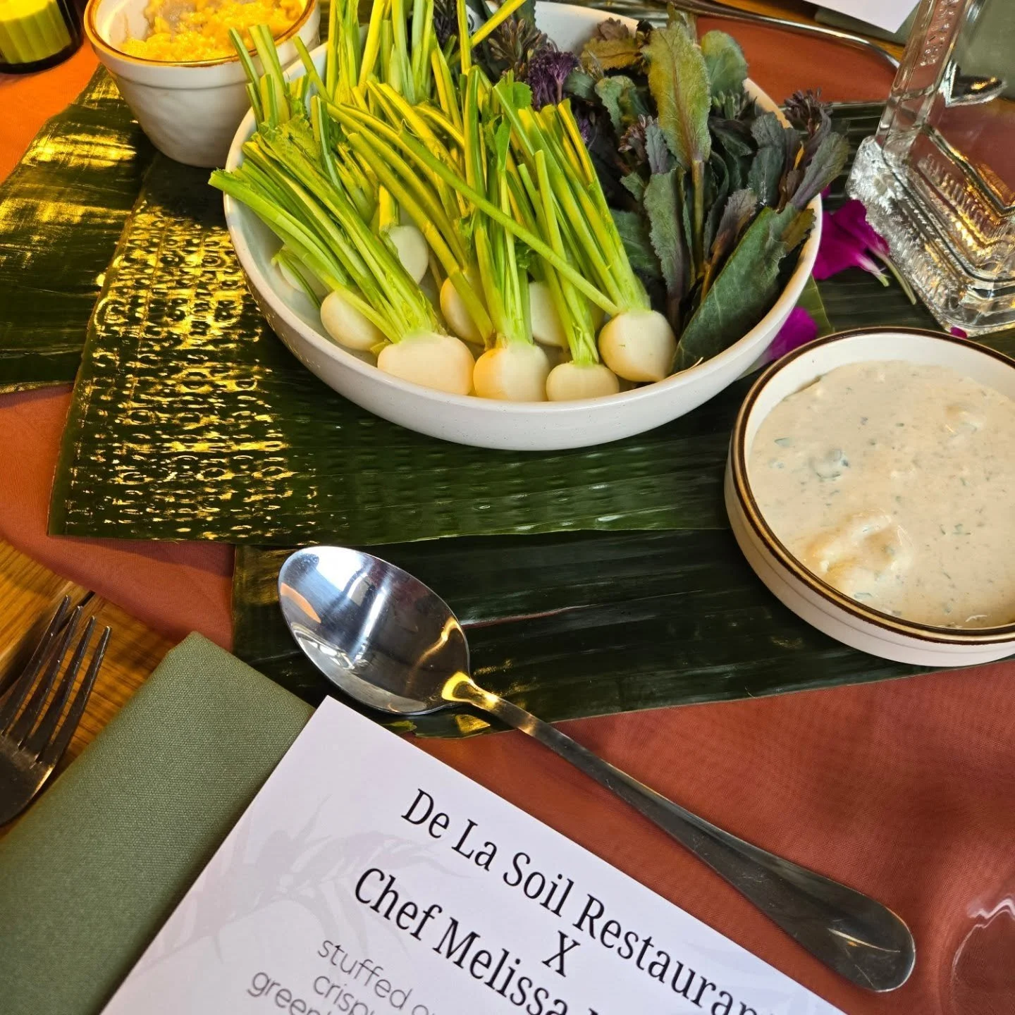 De La Soil x Chef Melissa Miranda came through with a ridiculously good dinner tonight, another Dinner with Friends banger.

The highlight was the Adobong Pancit, maybe the best noodle dish I've ever had?  Buttery, tangy, mushrooms, I need more.

So 