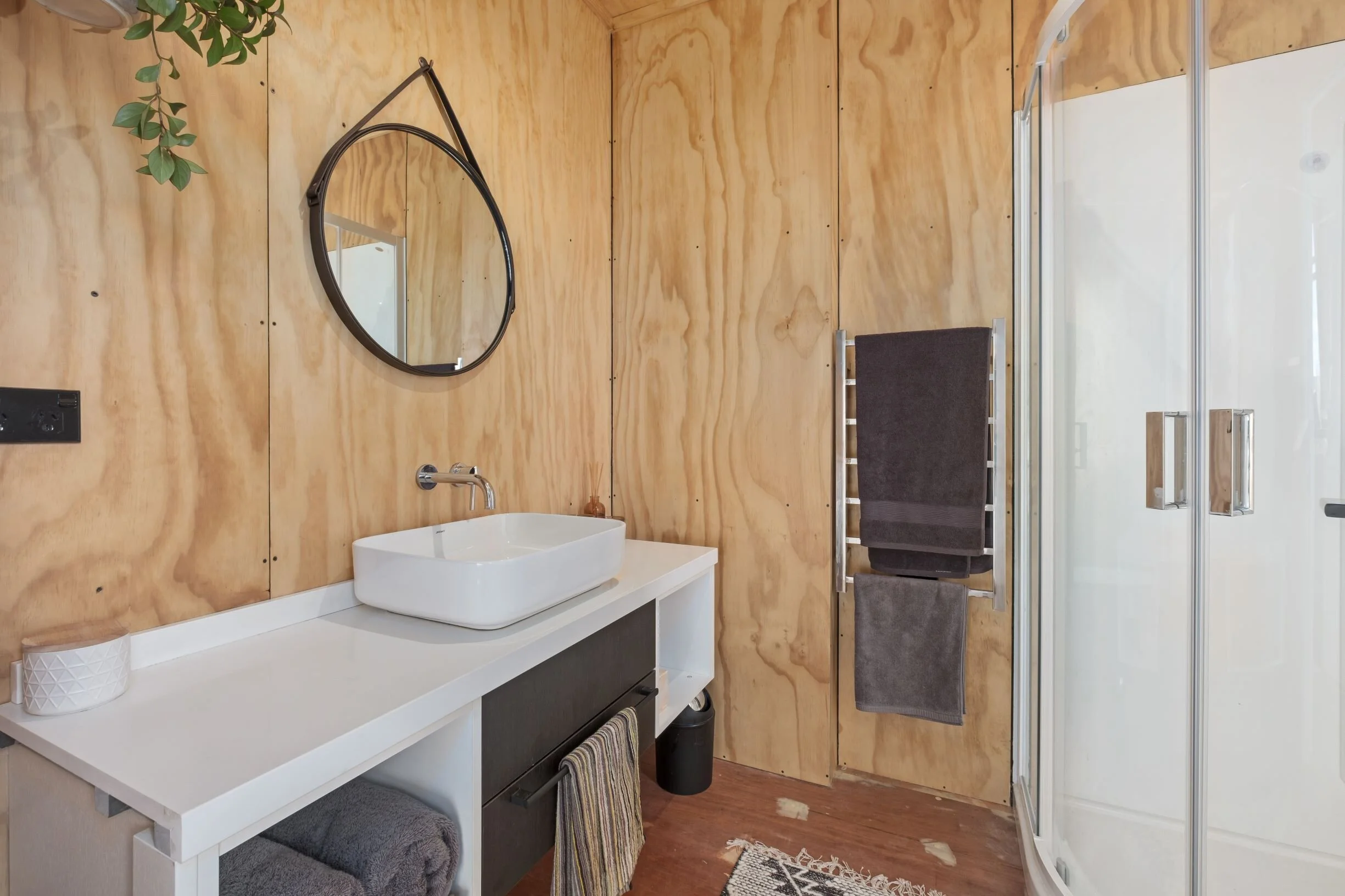 Ormaglade Cabins Bathroom