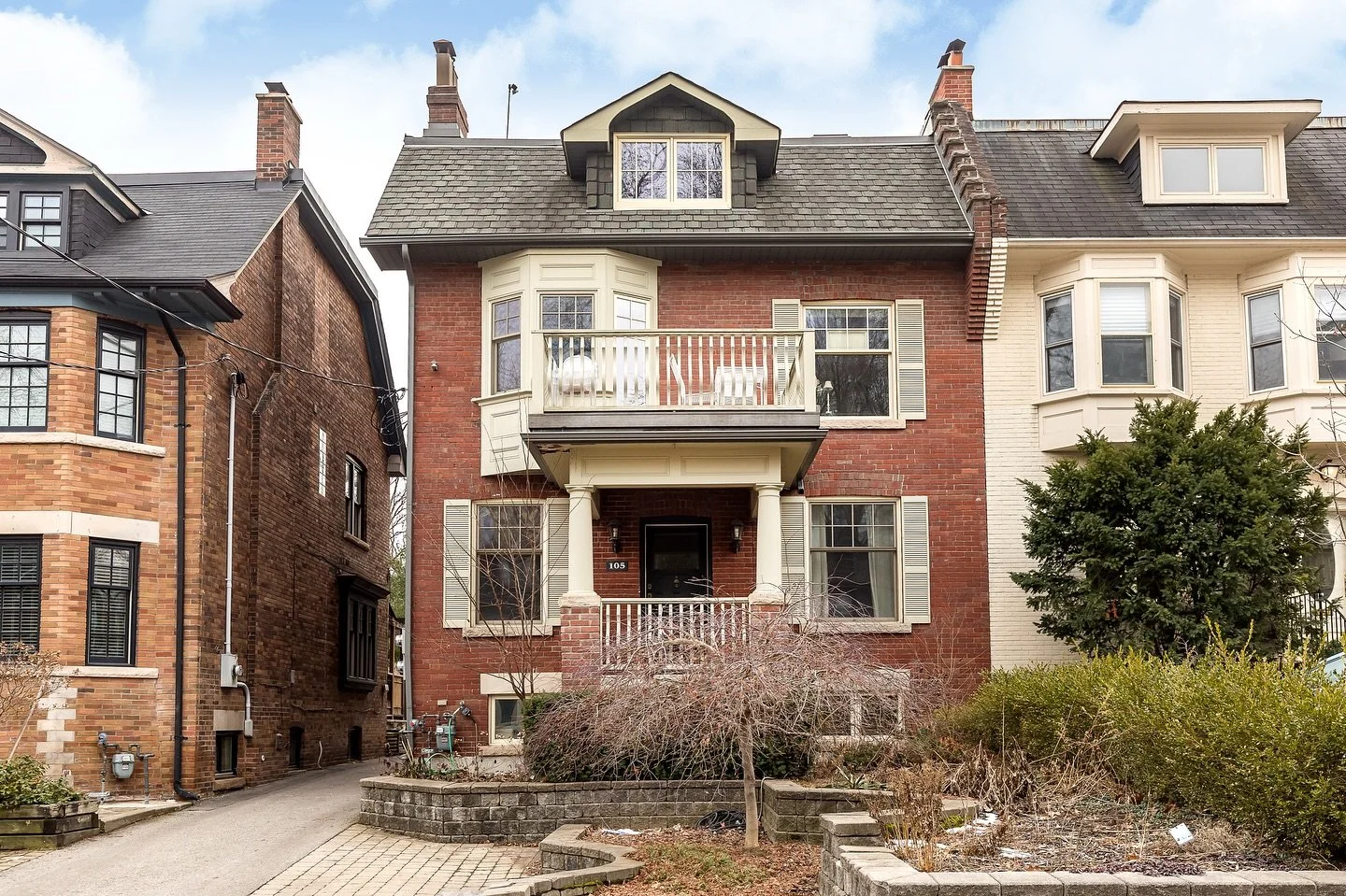 𝐅𝐎𝐑 𝐋𝐄𝐀𝐒𝐄
105 𝘽𝙖𝙡𝙢𝙤𝙧𝙖𝙡 𝘼𝙫𝙚. 𝙐𝙣𝙞𝙩 5 
&amp; 
1100 𝘽𝙧𝙞𝙖𝙧 𝙃𝙞𝙡𝙡 𝙍𝙙. #307

FEATURES || 5-105 Balmoral - C02
~ 2 Bedrooms
~ 1 Bathroom
~ Balcony
~ 1 Garage parking $350/month, Surface parking $250/month
~ MLS: C9343334
~ As