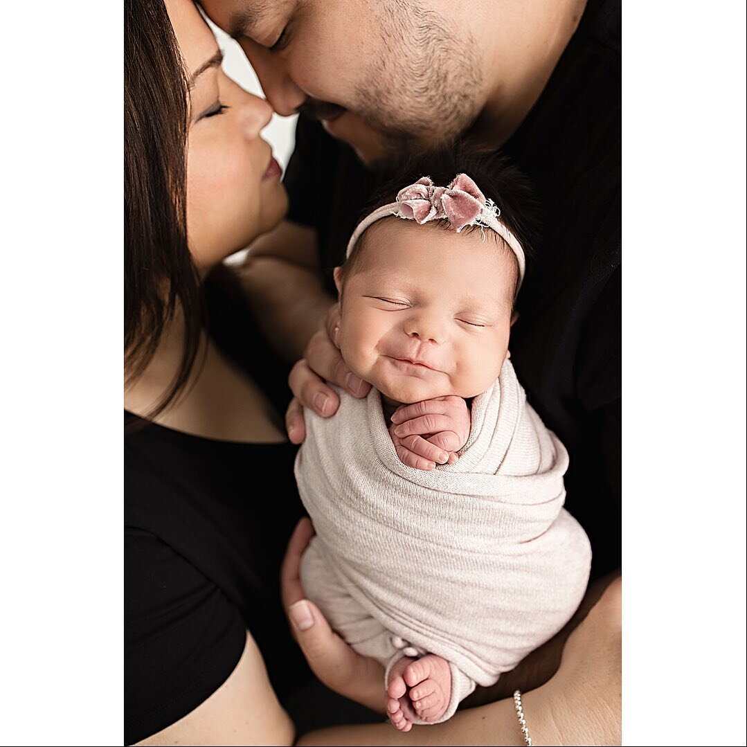 If you're thinking about capturing those early precious moments with your newborn, let me tell you, an in-home session is where it's at! 

Picture this: no rushing around, no packing up the baby, just you and your little bundle of joy in the comfort 