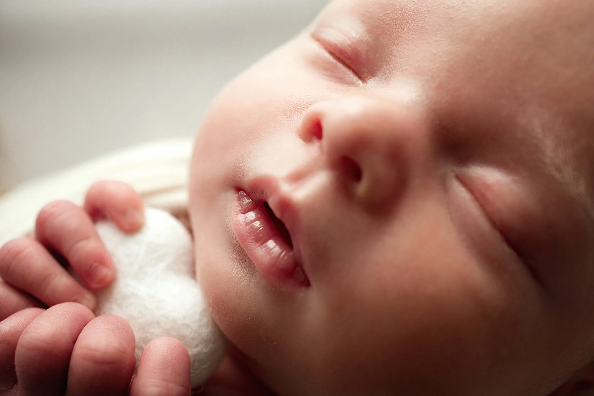 toronto mini newborn session, baby portraits at home Toronto, professional newborn photos