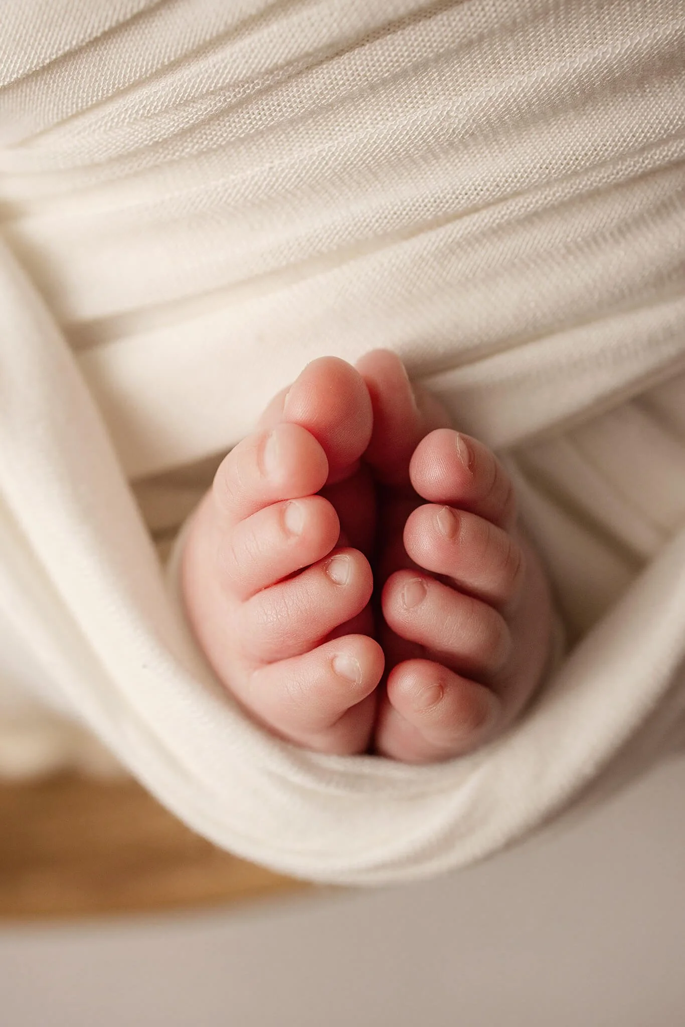 best Markham ON baby portraits, newborn photography packages, in home newborn photographer Toronto