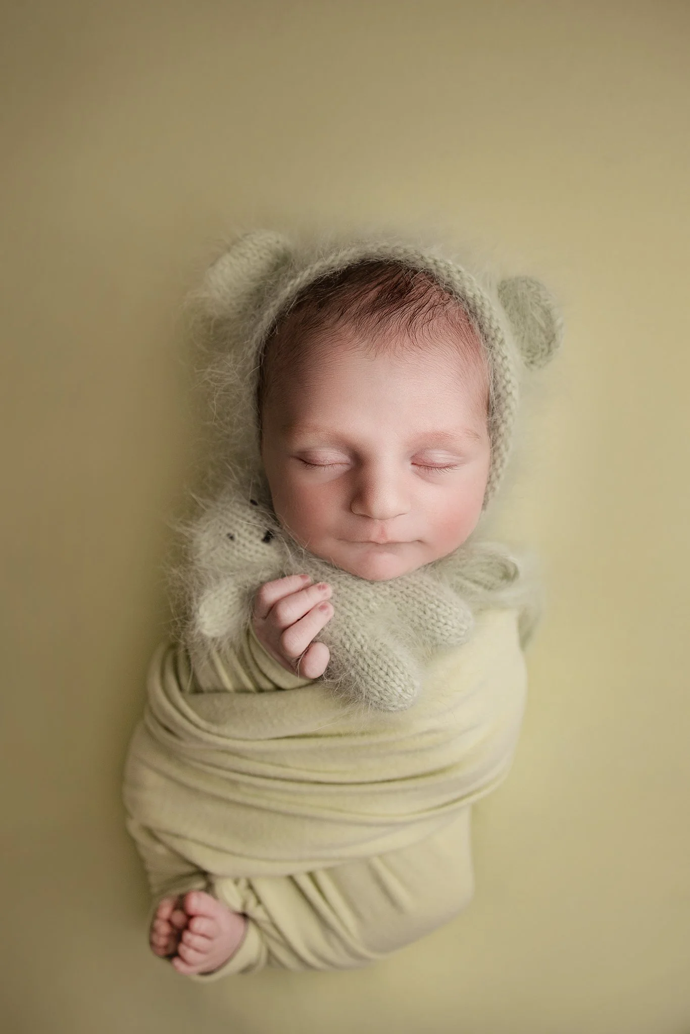 Apple Green Newborn Session | Markham Newborn Photographer