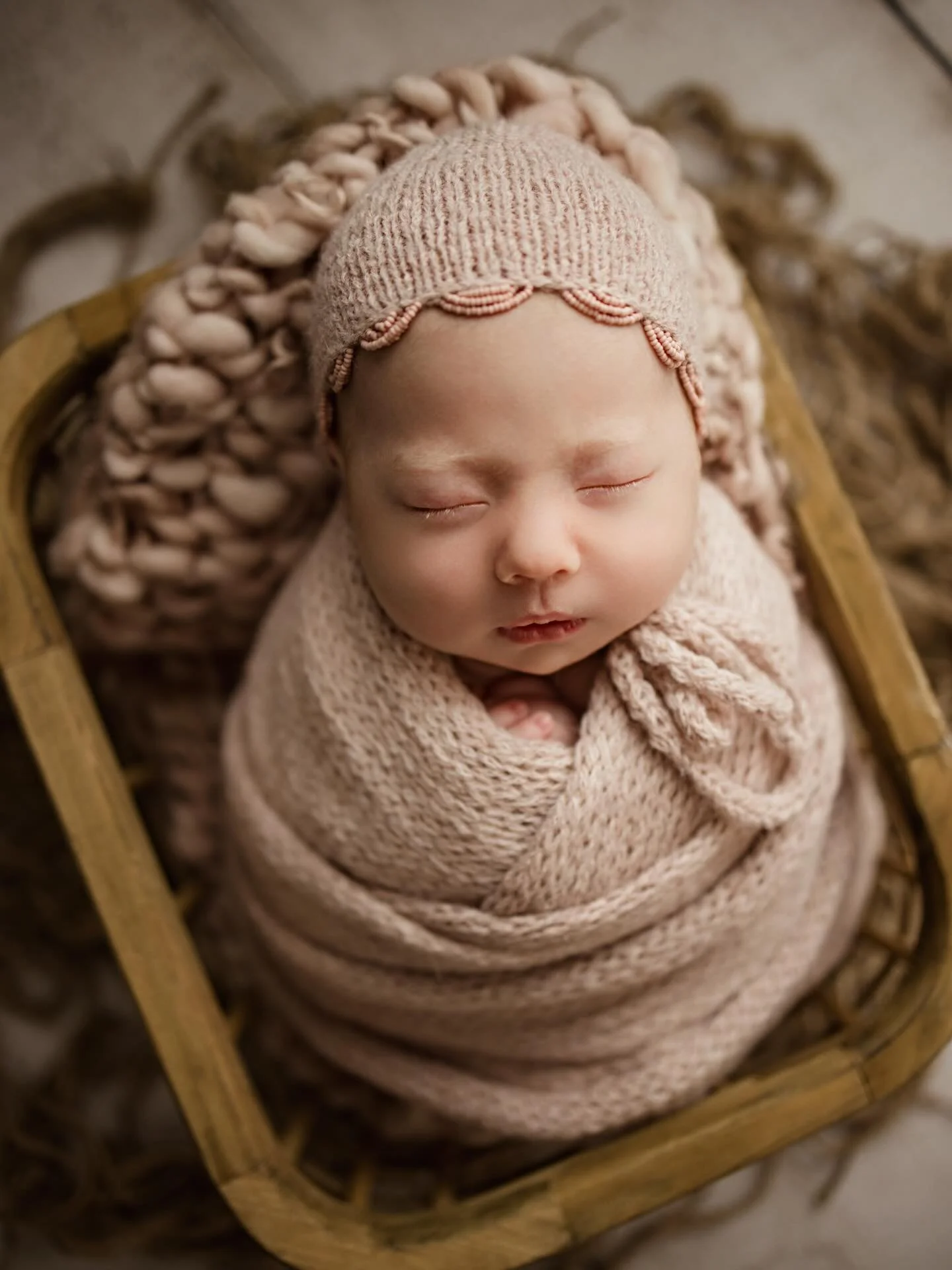 I could have watched her sleep all day! This little one melted right into our bamboo basket, wrapped in the prettiest blush knit. We photographed her in her family&rsquo;s home, which made everything feel warm and personal. I love capturing these qui