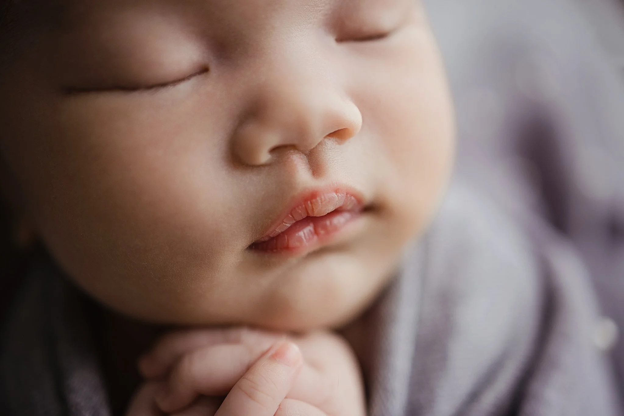 newborn-hands-closeup-markham-lifestyle-session