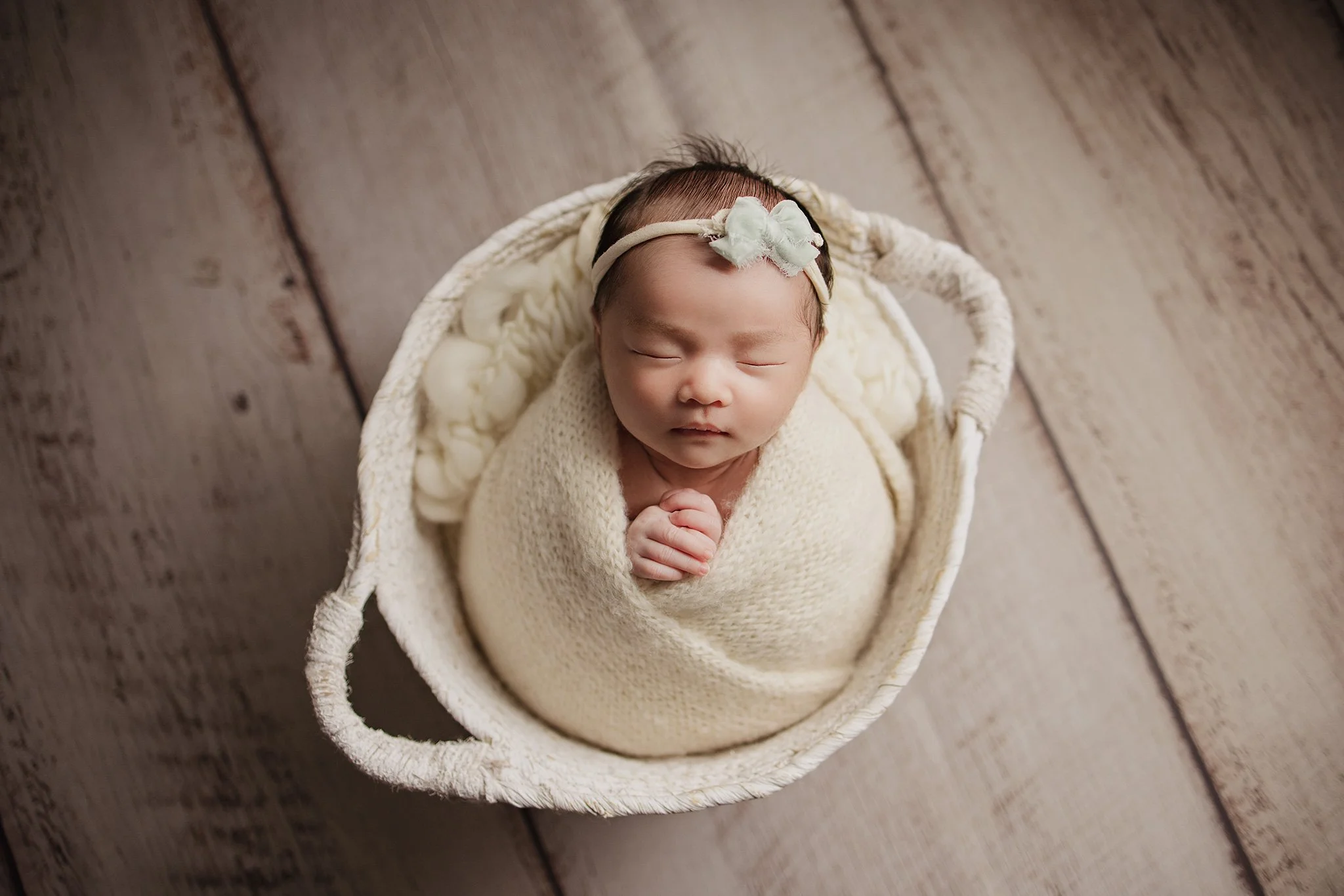cream-knit-newborn-basket-mint-bow-markham.jpg