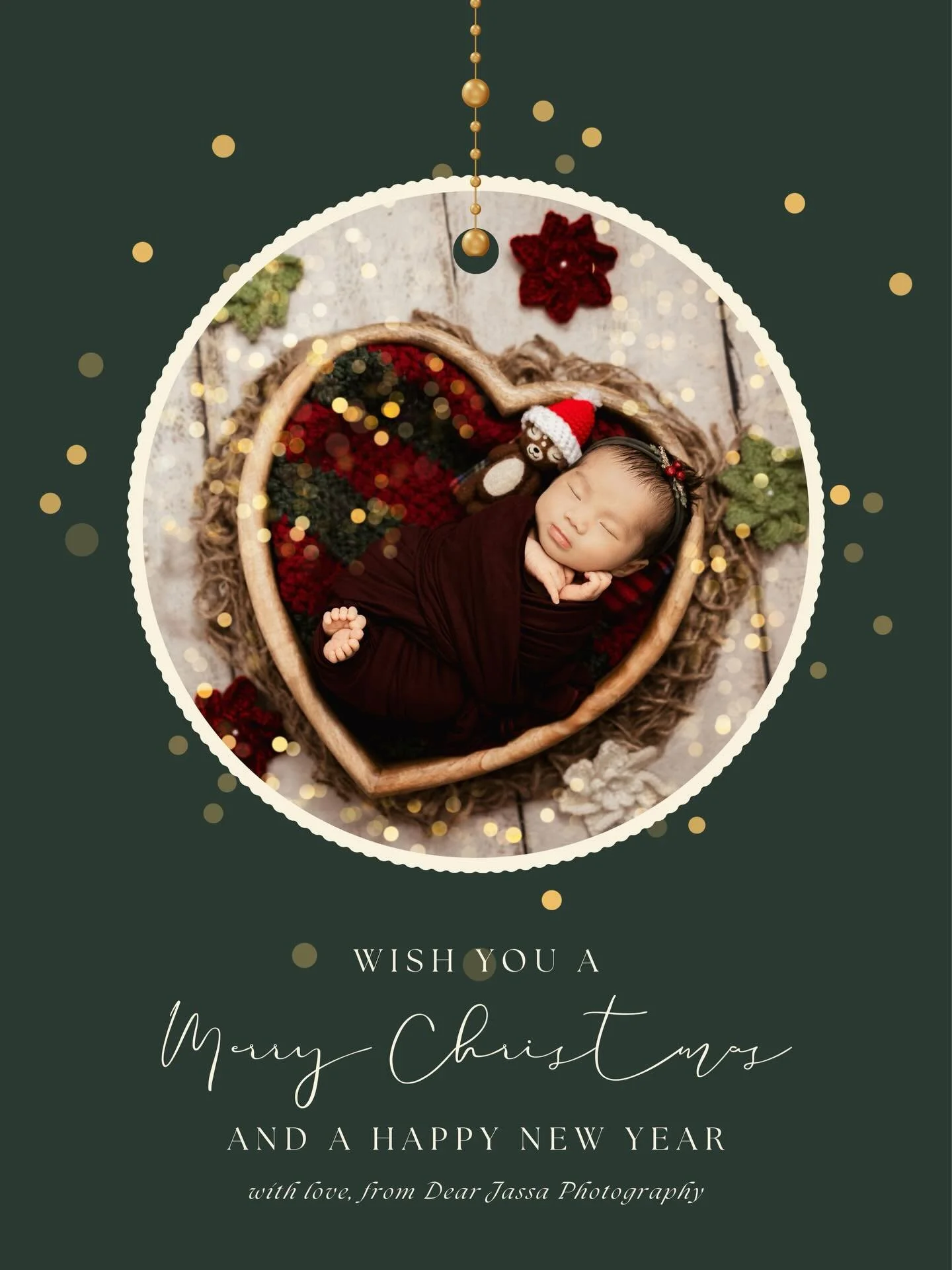 Wishing you and your family a warm and cozy holiday season 🎄

I&rsquo;m so grateful to photograph these tiny moments; sleepy newborns, little toes, hands, and all the beautiful details that go by way too fast.

Merry Christmas &amp; Happy New Year !