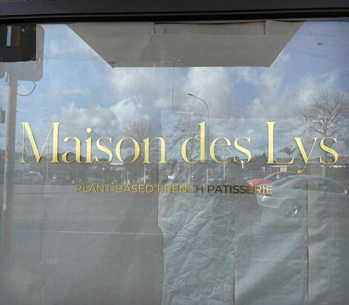 Well today @maisondeslysvegan open up! Welcome to the hood! Grey Lynn is become the centre of all things plant based it seems. Very well received!