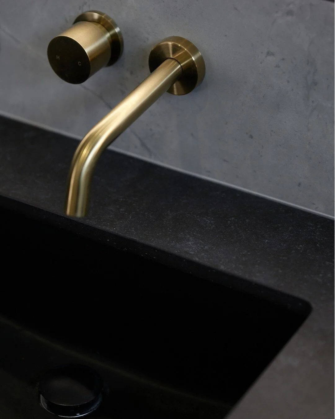 Still swooning over these brushed gold hardware selections for a recent project.⠀⠀⠀⠀⠀⠀⠀⠀⠀
⠀⠀⠀⠀⠀⠀⠀⠀⠀
#noirdesignsperth