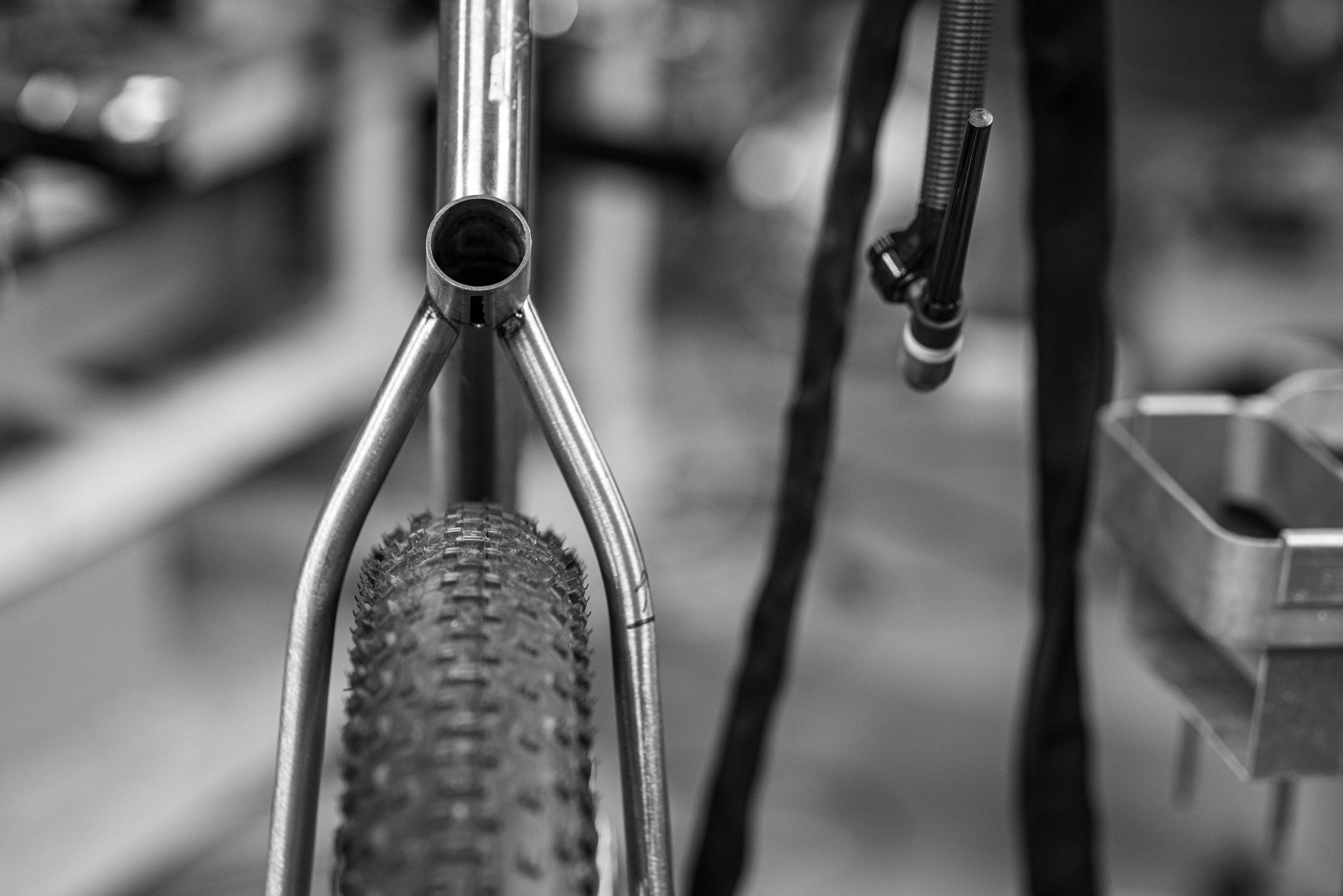 Tire clearance and straightness check on seat stays (29x3"). These tires clear the frame but are not really suitable for riding due to minimal chainstay clearance.