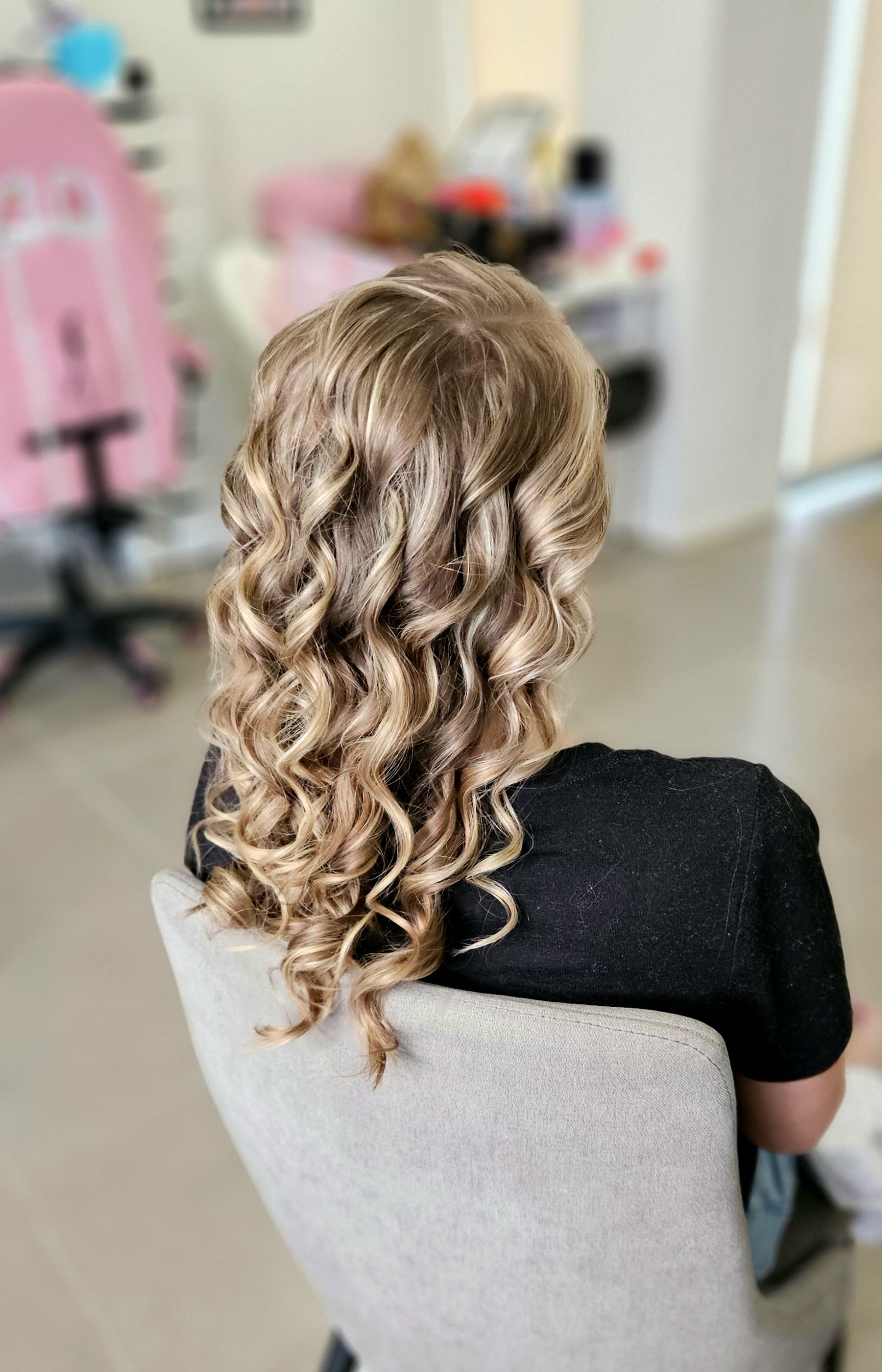 Kylie - hair down, curls.jpg