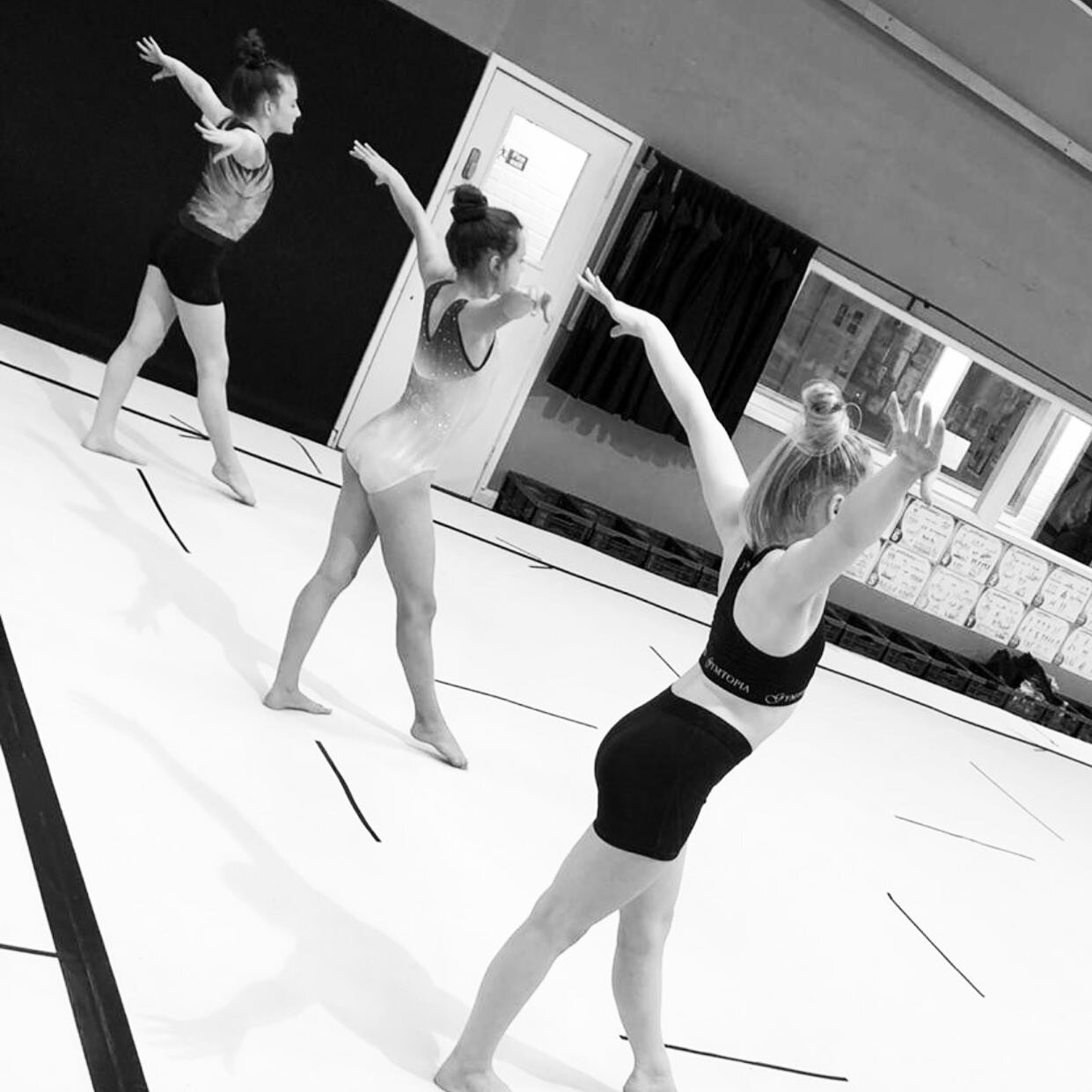 Hey Gymtopia gang, how are we holding up? ☺️ Keeping busy with our gymnastics during lockdown we hope!! 😆 
&bull;
We are so close to our goal of 600 followers!! 🙈 Help us to reach our goal by putting this post on your story and tagging us! 😜 
&bul
