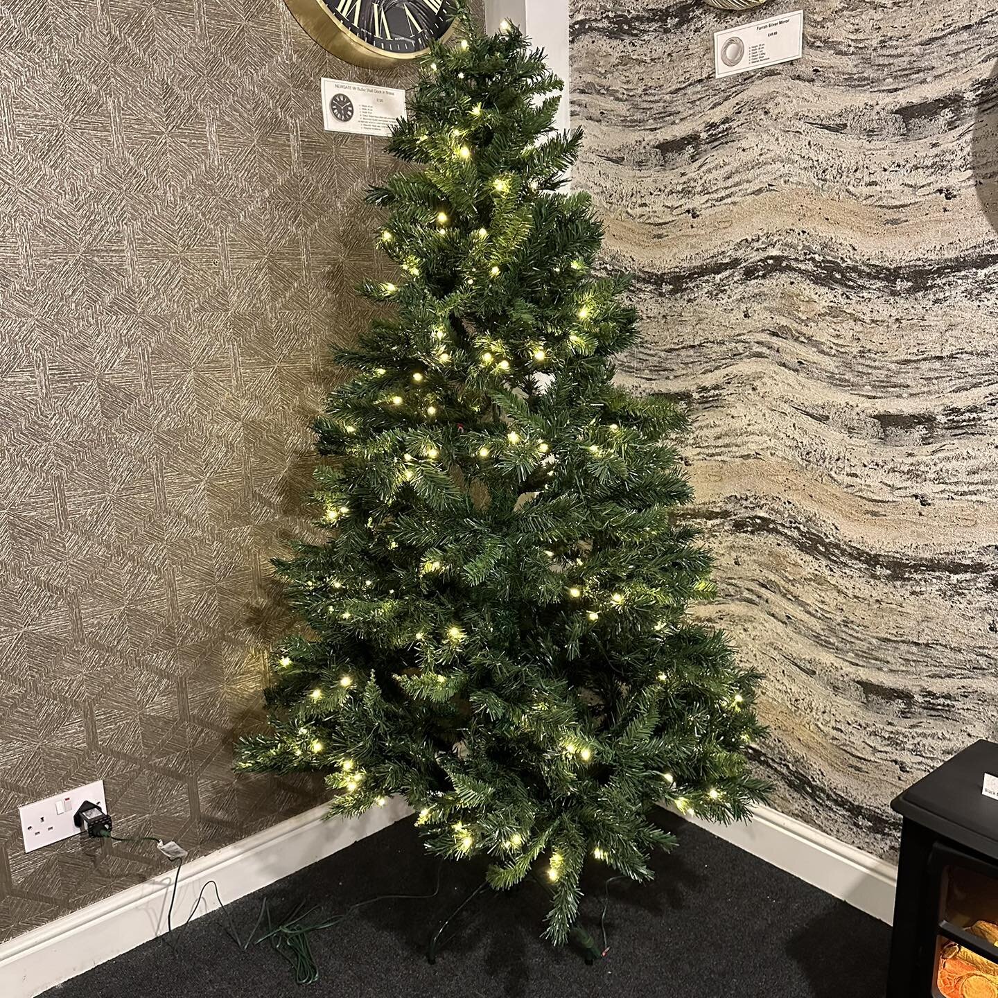 🎄🎅🏻Day 1 of 24🎅🏻🎄

The countdown to Christmas is on. To kick off the festive season, here is our amazing 6ft pre lit Christmas tree. All you've got to do is put it up and put the decorations on the tree, How easy is that!!

https://www.homedeco