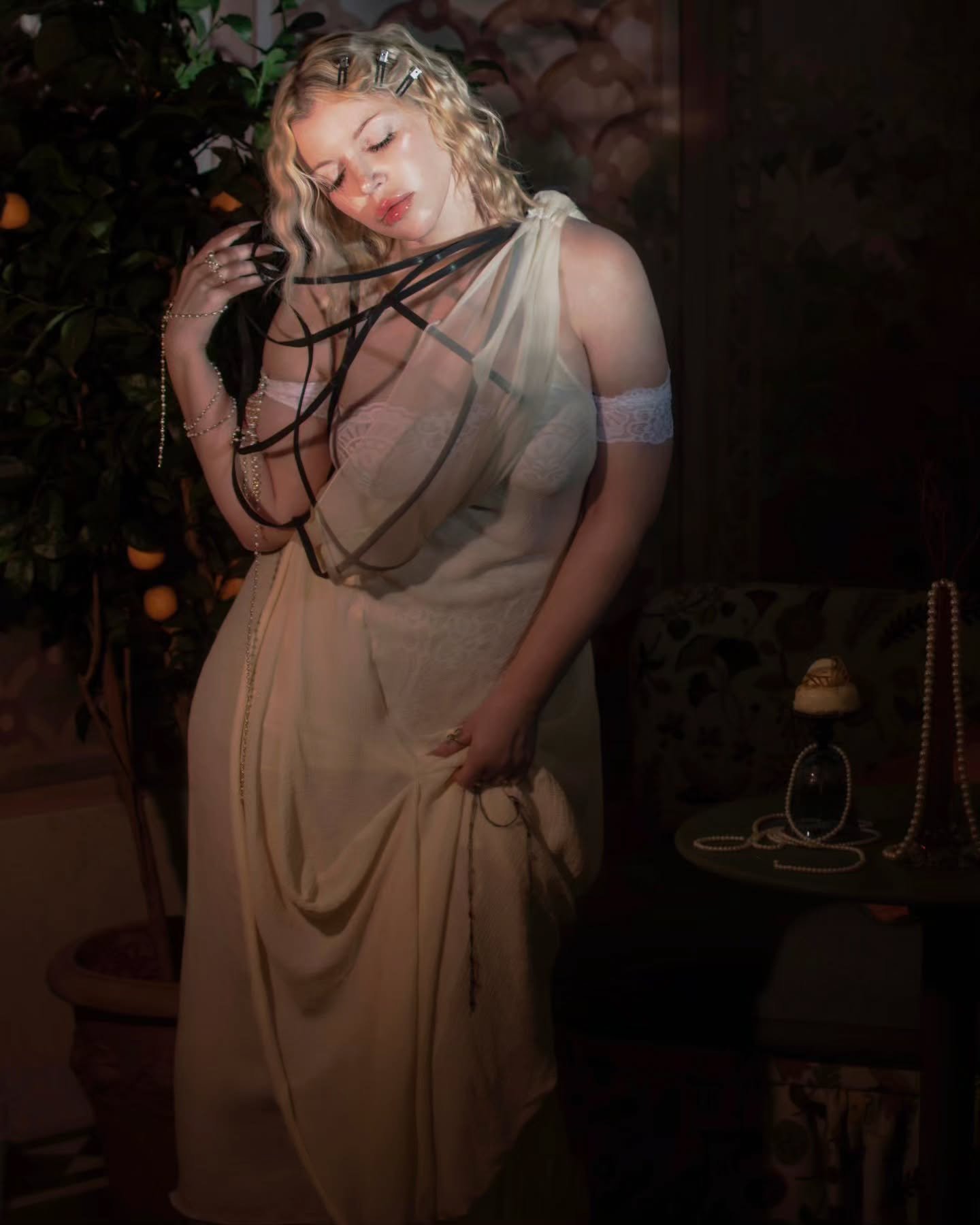 Cinquecento 🖼 
Press @whenwith.you (UK) Issue 2025 
For @lunatruchement designs 🥻 @caroline_haquin desserts🧁

Photo/Edit @studiolaurama #shotbysucci 📸 
Model :  @parisiangirl3110 🎀 
Make-up : @chl0e_mua 💄
Location @legrandmazarin @maisonsparien