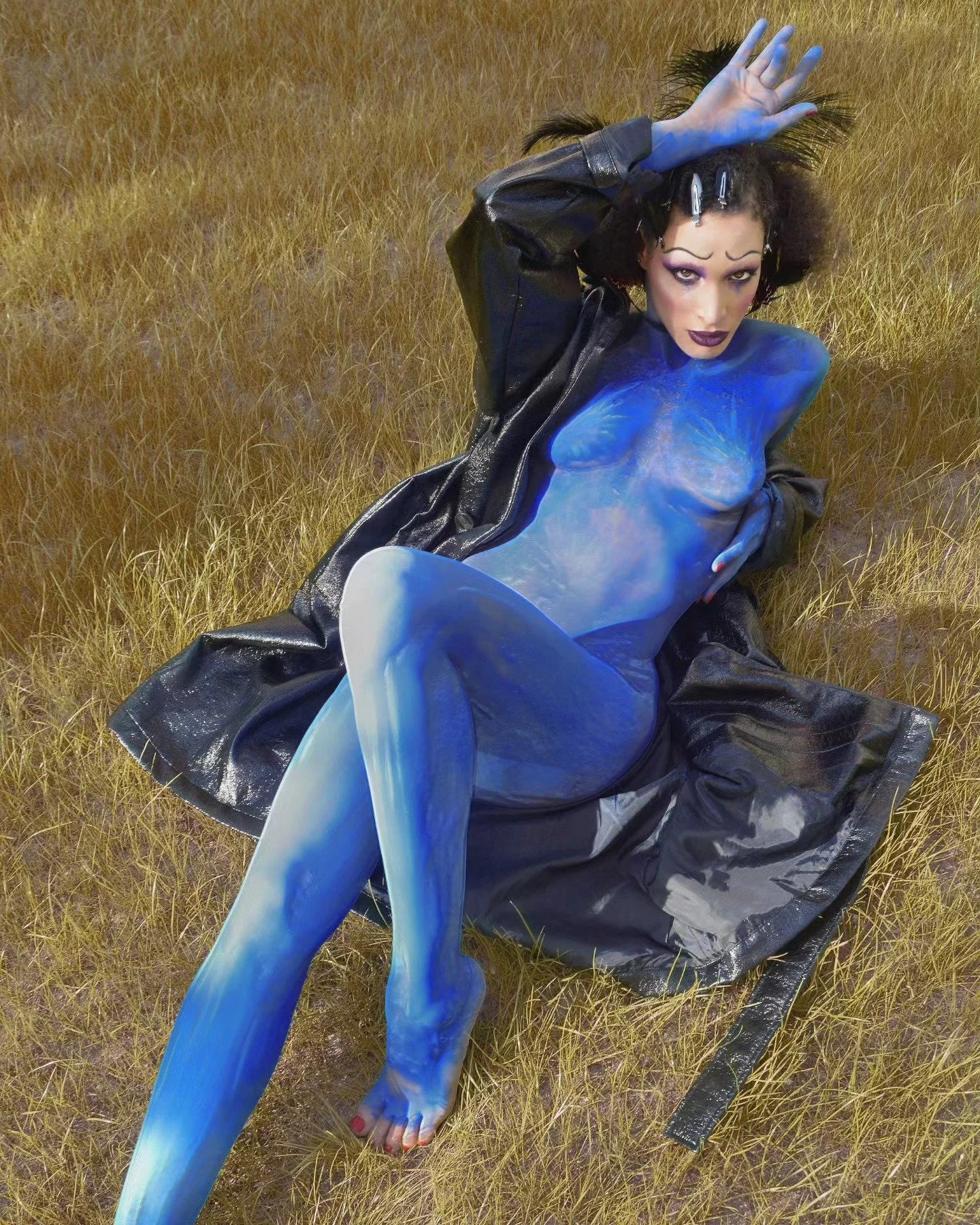 Archives 2018 🪩 - Not of this world 🛸 Starring @tehamour 🦋🧿 Photo/Edit by me #shotbysucci 📸 Make-Up by the best team for a full bodypaint  @thefrenchbeautyboy &amp; @mingtzuhung 💄🔥! 
Who need clothes ?