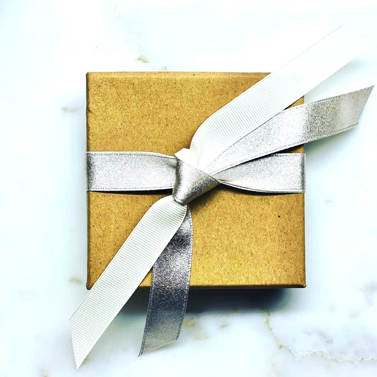 Gold Giftbox with a white bow.