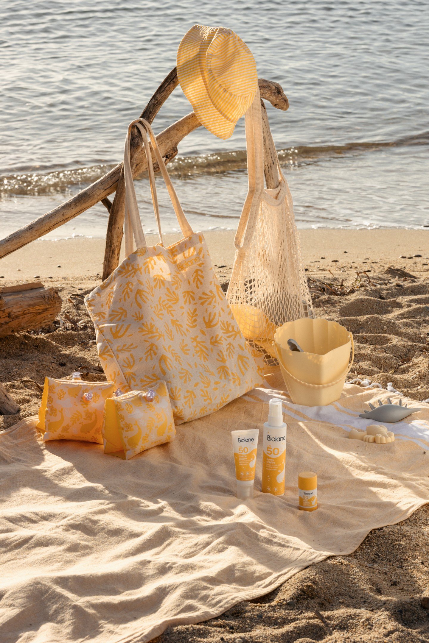 l'&eacute;t&eacute; est l&agrave; ! 
Une bonne dose de soleil et de chaleur douce avec le shooting @biolane pour prot&eacute;ger la peau de vos enfants en toute s&eacute;curit&eacute;😊