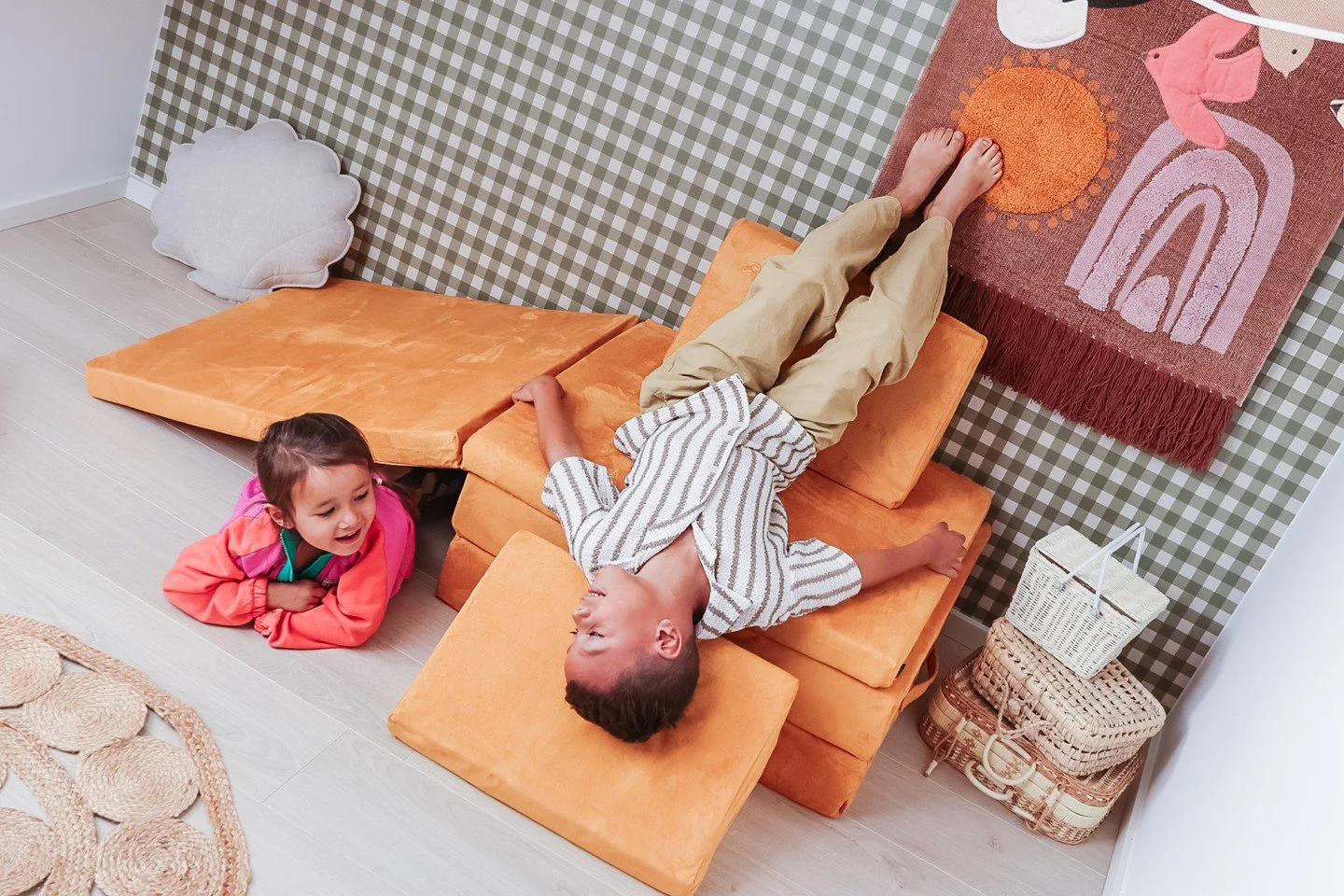 Vous saviez que le super canap&eacute; de jeu modulable @pagaille_kids accompagnait votre enfant &agrave; tout &acirc;ge ?
Cr&eacute;er des histoires &agrave; l'infini 😊