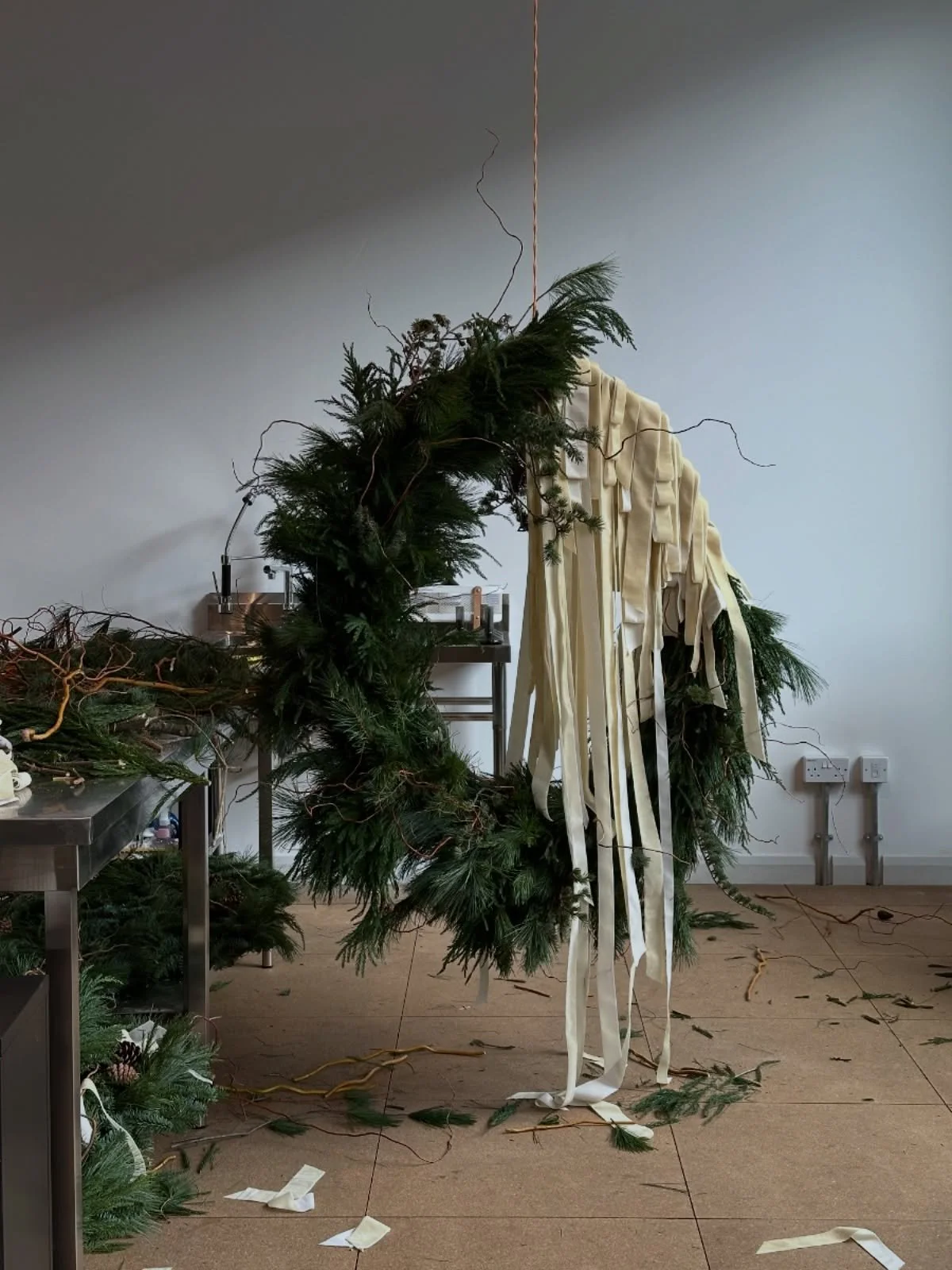 A festive, dream collaboration with @aromebakerylondon ! 

Last year, we created a custom wreath for their Duke Street bakery, inspired by the beautiful layering in their pastries &mdash; a detail we mirrored in the layered ribbons of the design.

#f