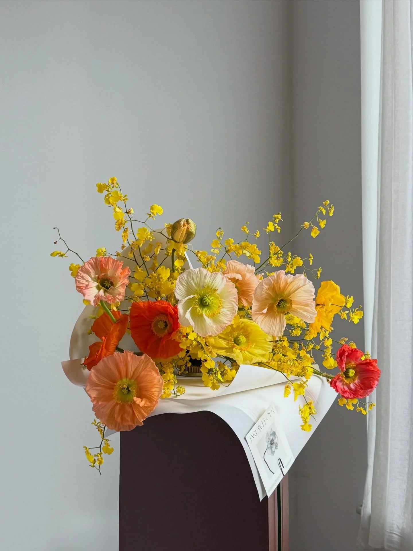 Still thinking about this icelandic poppy and oncidium orchid bouquet we created for @jardinlueur earlier this year. One of our favourites 💛 we love design and consultancy projects! 

#springbouquet #bouquetdesign #springflowers