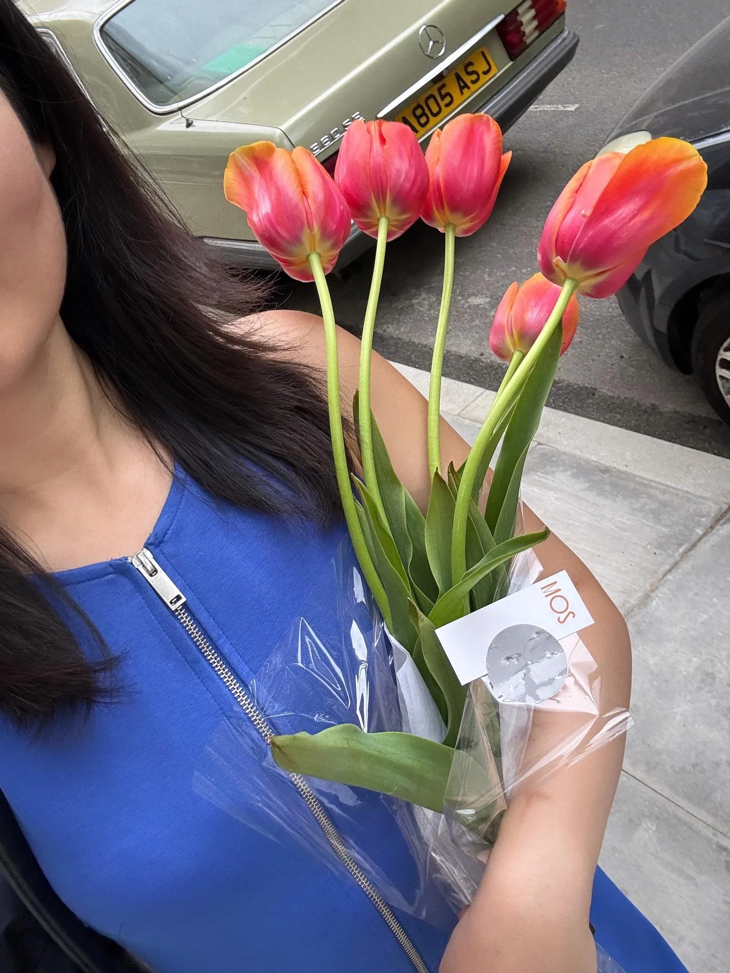 One of our bouquets spotted in East London with our wonderful friend @xiaoye.simmo. 

We&rsquo;ve got a few fun seasonal bunches for sale at @simmoscoffee. Get them before they&rsquo;re gone! 

#londonflorist #hackneywick #springbouquet