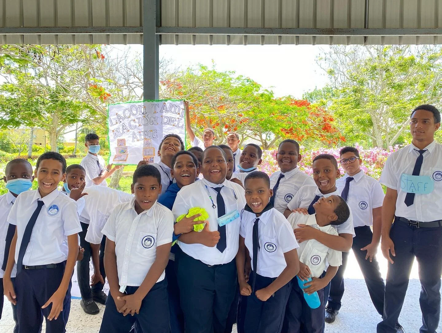 Por motivo del D&iacute;a Mundial del Medio Ambiente a conmemorarse el pr&oacute;ximo 5 de junio. Nuestros j&oacute;venes del Polit&eacute;cnico MIR esperanza, prepararon una Feria del Medio Ambiente llamada &ldquo;Una Sola Tierra&rdquo; Donde pudier