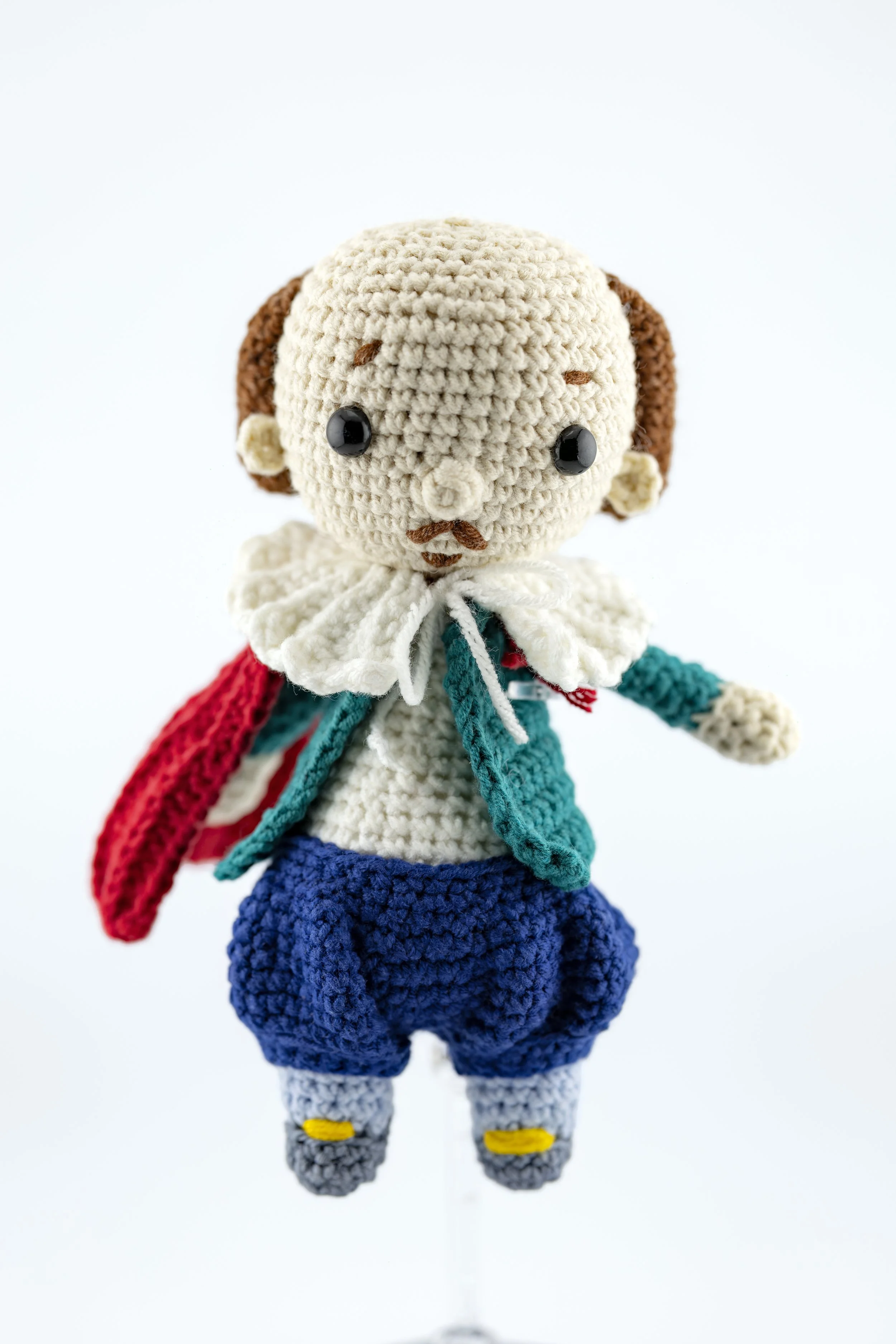 WILLIAM SHAKESPEARE
“ This woven sculpture is handmade by Maral Kosari from a design and pattern by Carla Mitrani for Amour Fou Crochet / www.amourfou-crochet.com “
