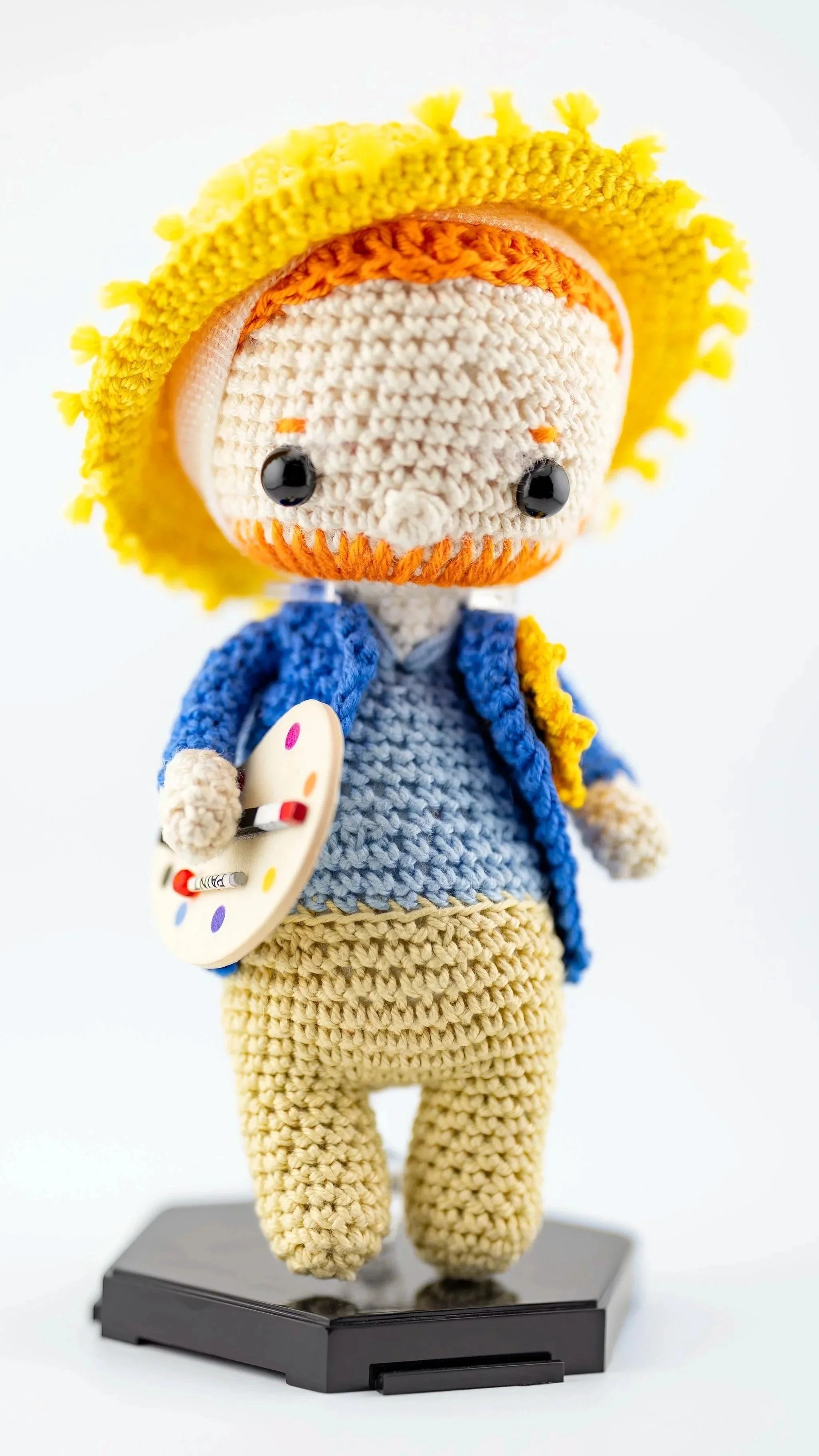 VINCENT VAN GOGH
“ This woven sculpture is handmade by Maral Kosari from a design and pattern by Carla Mitrani for Amour Fou Crochet / www.amourfou-crochet.com “