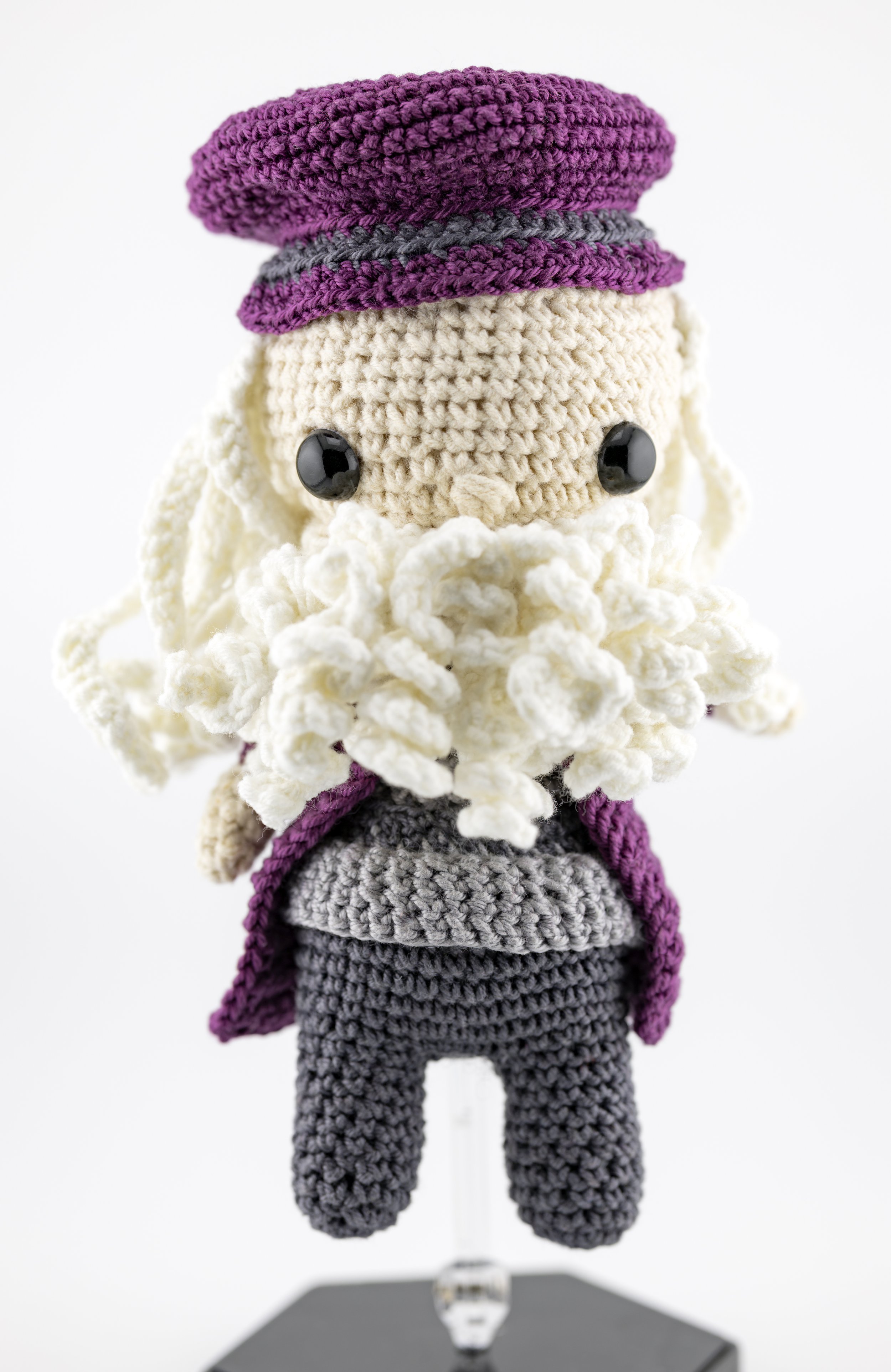 LEONARDO DA VINCI
“ This woven sculpture is handmade by Maral Kosari from a design and pattern by Carla Mitrani for Amour Fou Crochet / www.amourfou-crochet.com “