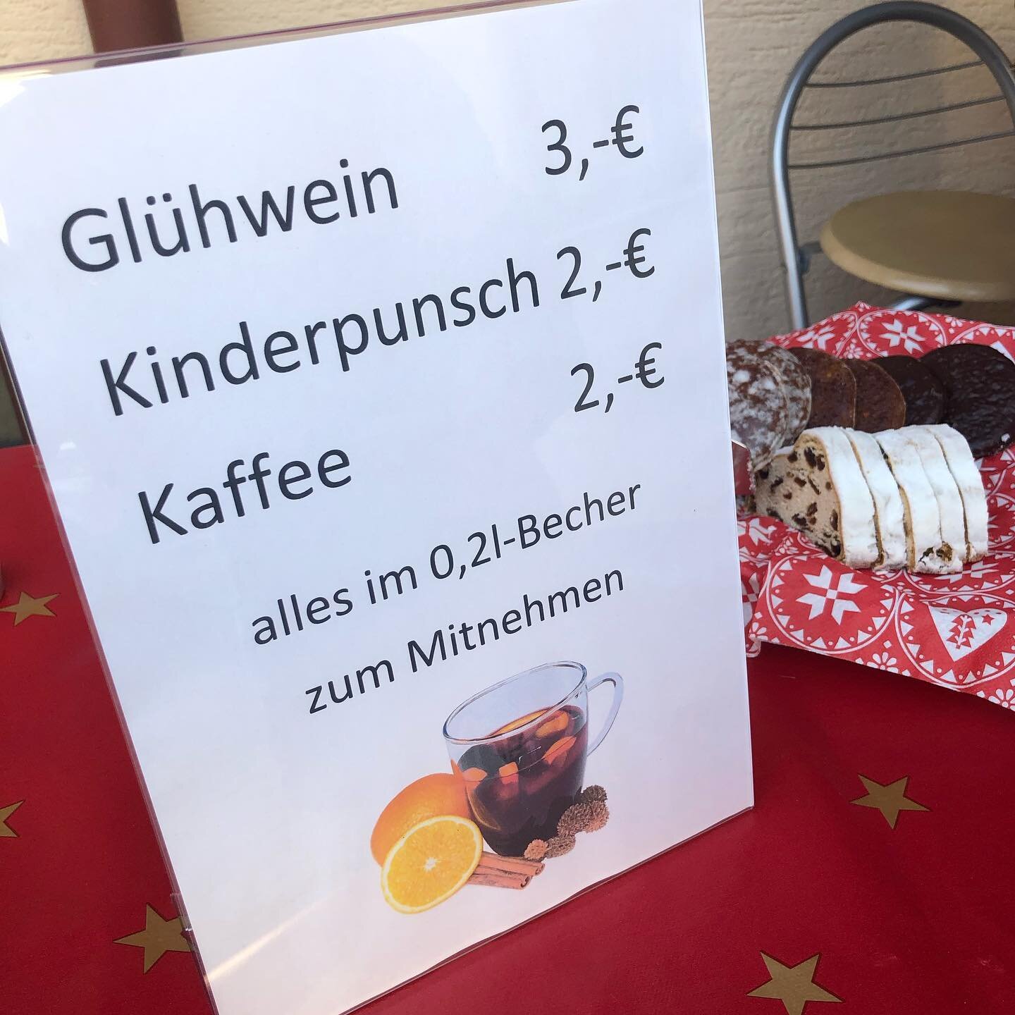 Kleiner Weihnachtsmarkt-Ersatz im Dorf: Gl&uuml;hweinst&auml;ndchen bei Gerhard Zaiss im Hof. 😍🍷👍