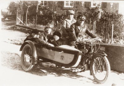Scheihing_mit_Familie_auf_UT-Jap_SW.jpg