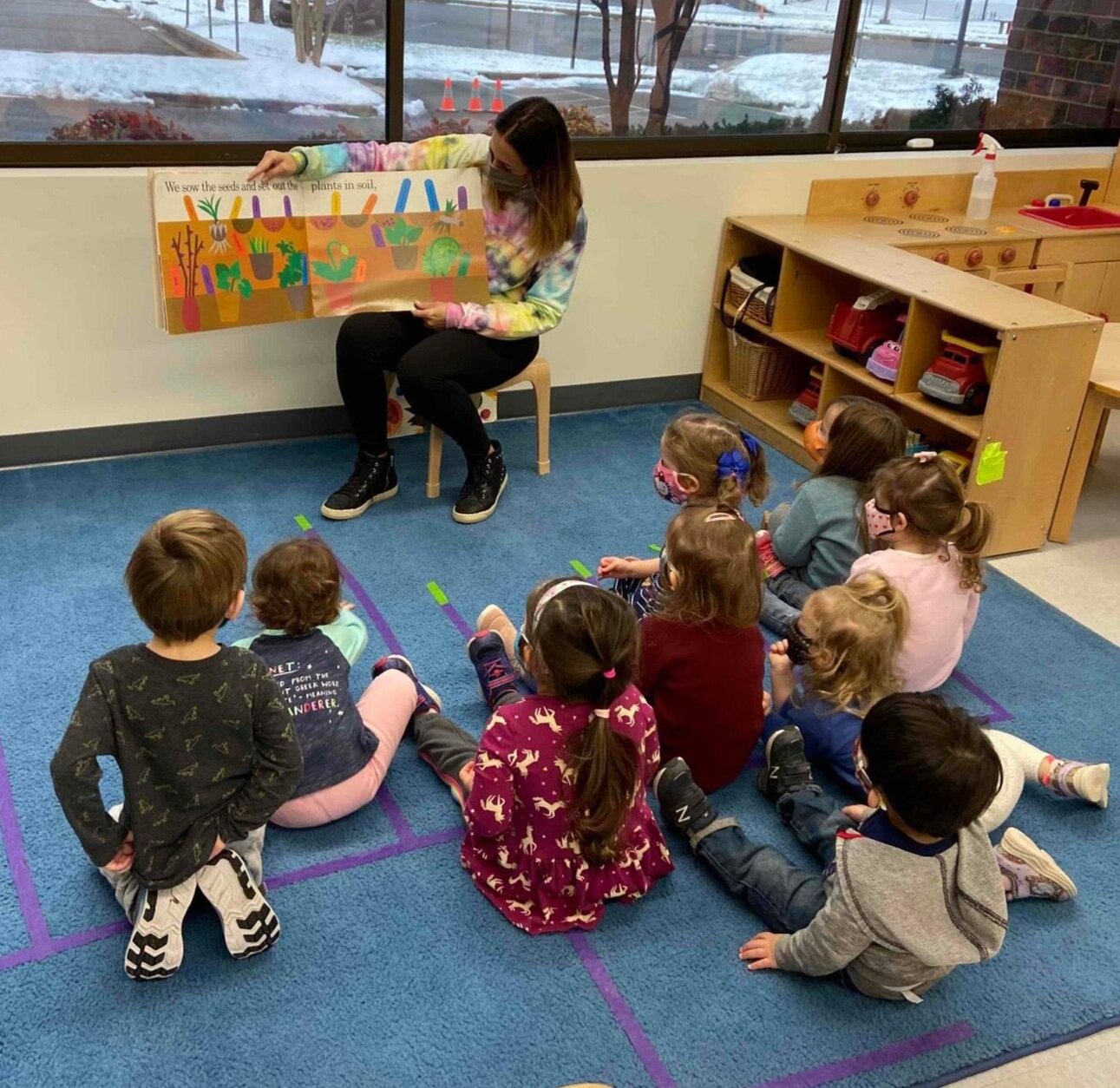 Sarah+reading+to+the+class.jpg