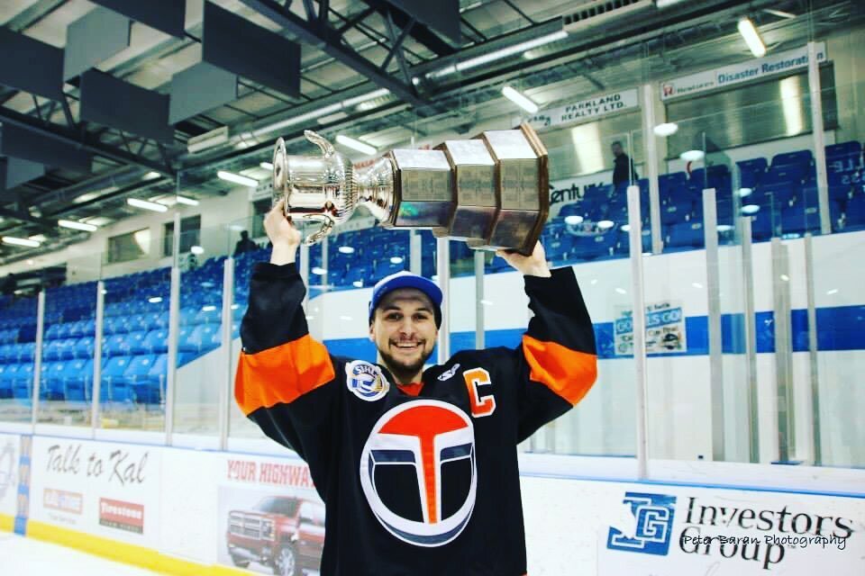 Fun facts about Dr. Devon:

🇨🇦 He is originally from Saskatchewan, Canada! Dr. Devon moved to the US for chiropractic school. 🧠

🏒 He is an RBC Cup Champion and played at the University of Regina! Dr. Devon punctured a lung after getting checked 