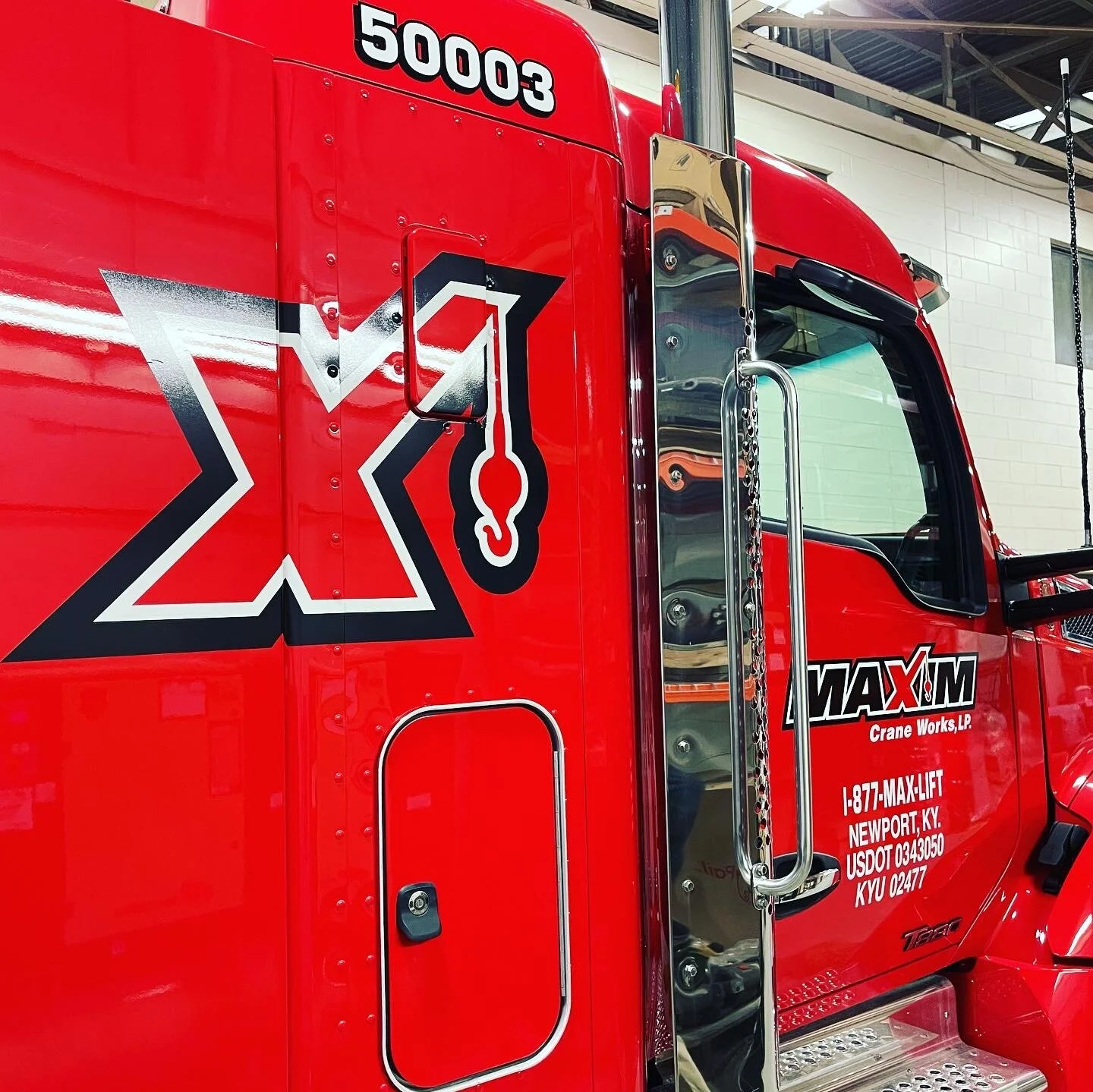 MAXIM Crane Works - Tractor Lettering