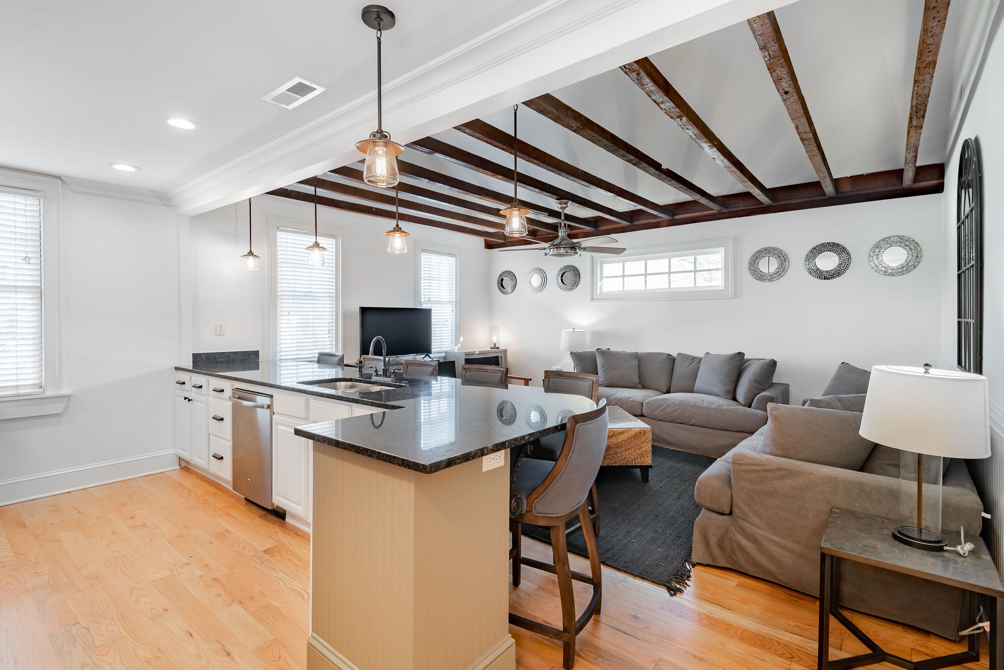 South - 105 A/105 B/105.5