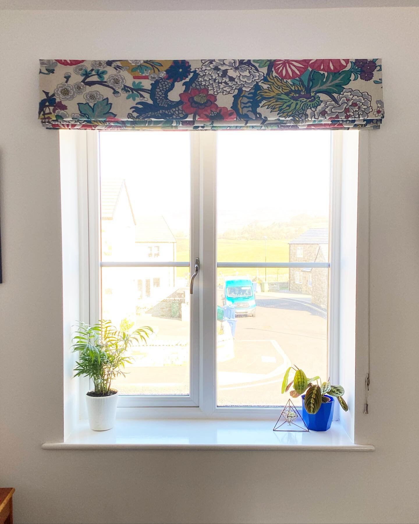 Another set of Roman blinds fitted! Made from the clients own beautiful Schumacher fabric. #romanblinds #schumacher #chiangmaidragonfabric #fabric #schumacherfabrics #handmadeblinds #handmadecurtainsandblinds #curtainmaker #skipton #yorkshire #northy