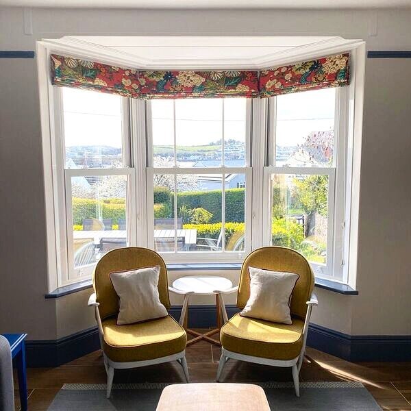 We have just finished and hung these Handmade Roman blinds as well as making the scatter cushions and box cushions! #romanblinds #handmaderomanblinds #blinds #fabricblinds #fabric #cushions #scattercushions #boxcushions #skipton #yorkshire #curtainma