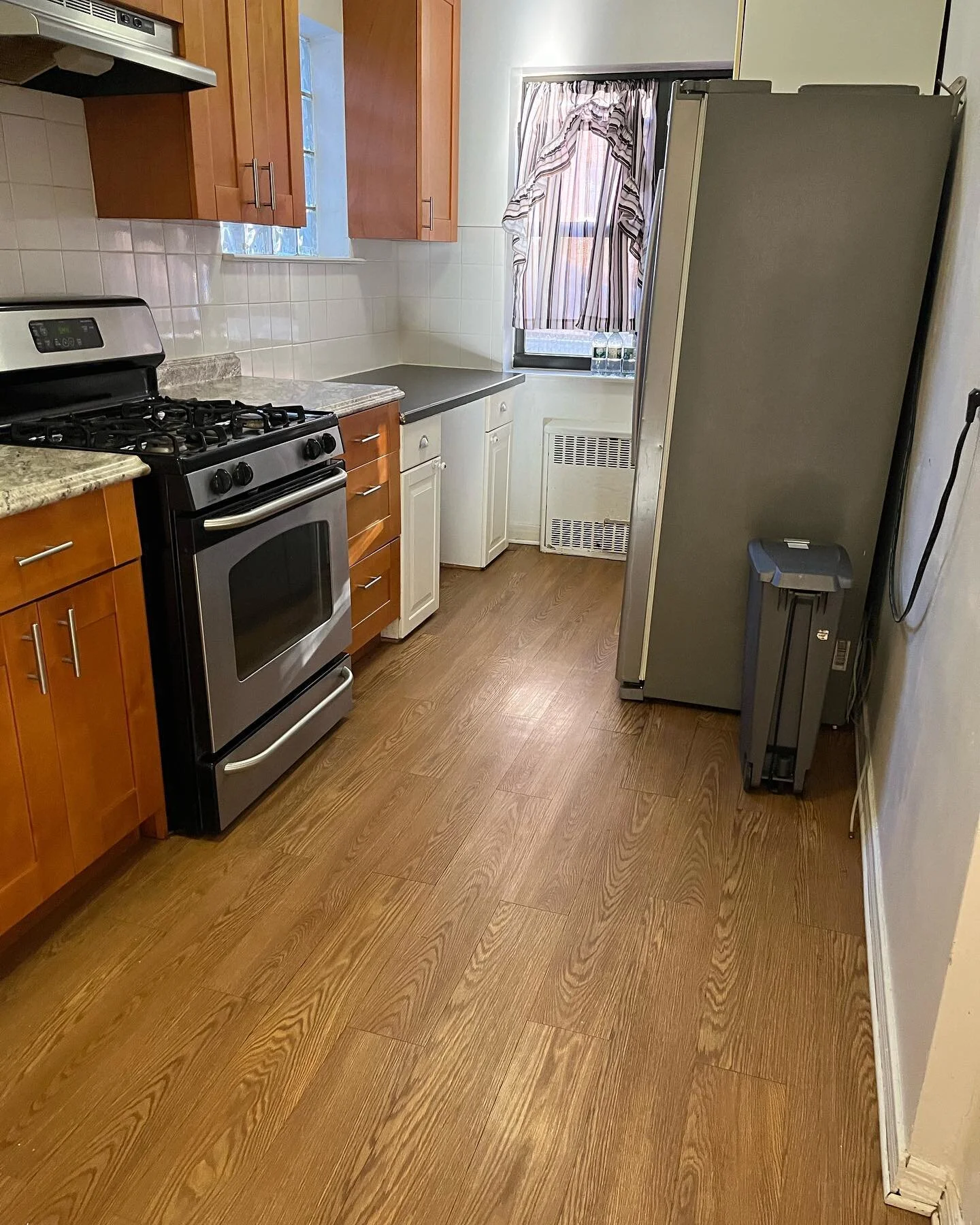 We love a good move out clean. Every surface, interior and appliance is returned to your landlord in move in condition. #cleaners #nycclean #ovenclean #sunnyside #woodside #shiny #cleaninghacks #cleanwithme #lavare
