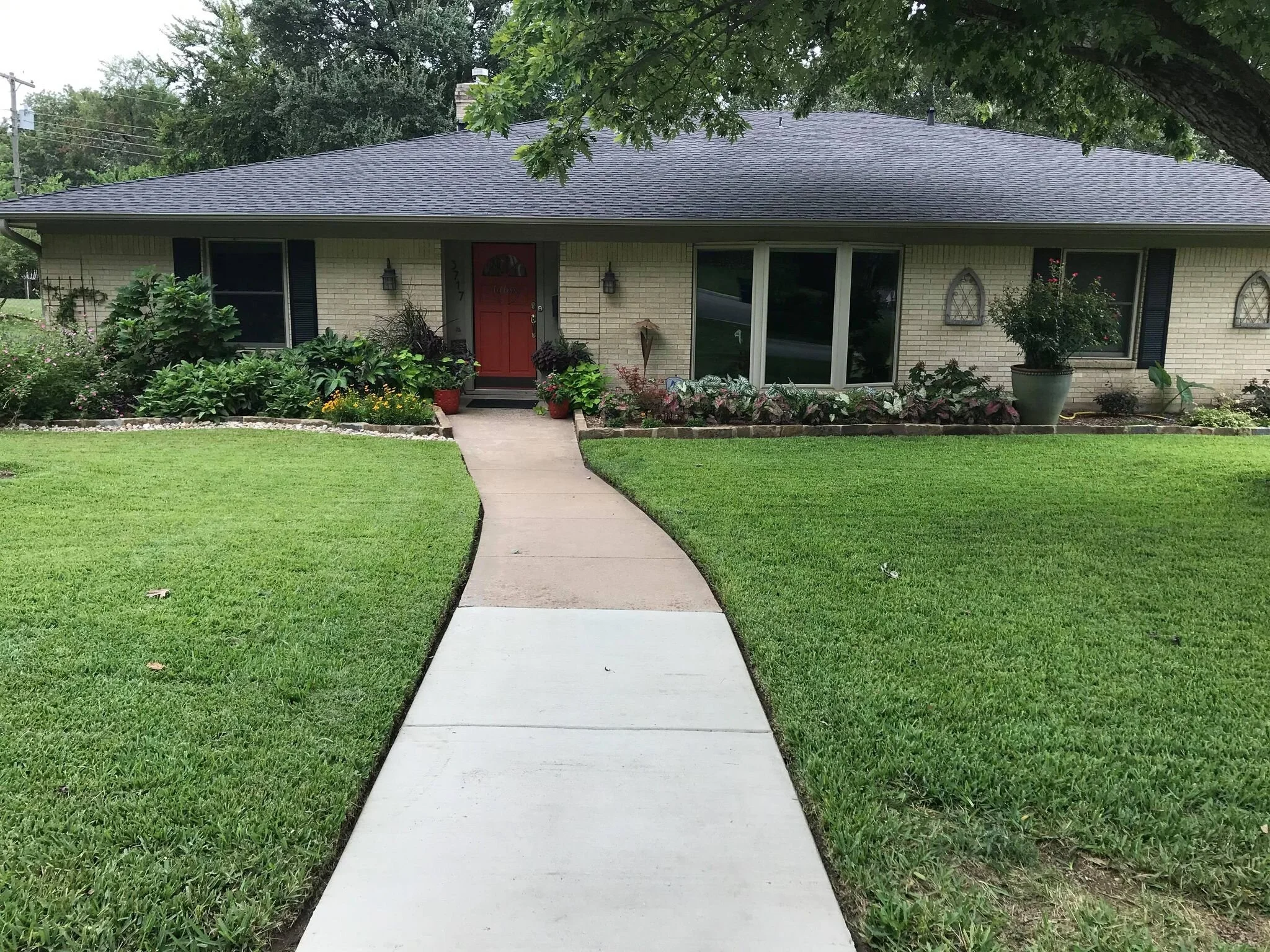 Front Yard_FULL VIEW.jpg