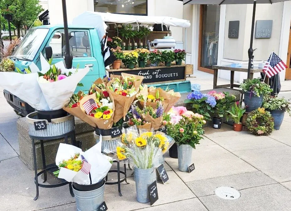 We are celebrating Memorial Day all week this week! Come by and grab a bouquet for you and a loved one and get $2 off your second bouquet! 🇺🇸
