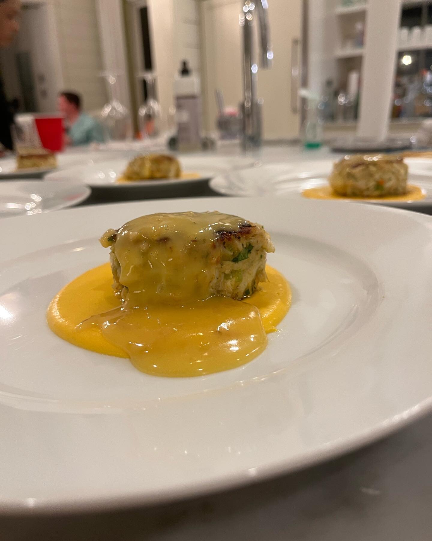 Life's too short not to be like @smderrett &amp; @derrettj1 and add @paramount_caviar to your prime  filet steak tartare. Potatoes au gratin served table side &amp; chef Nathan's signature crab cakes. Double the size of course 😎