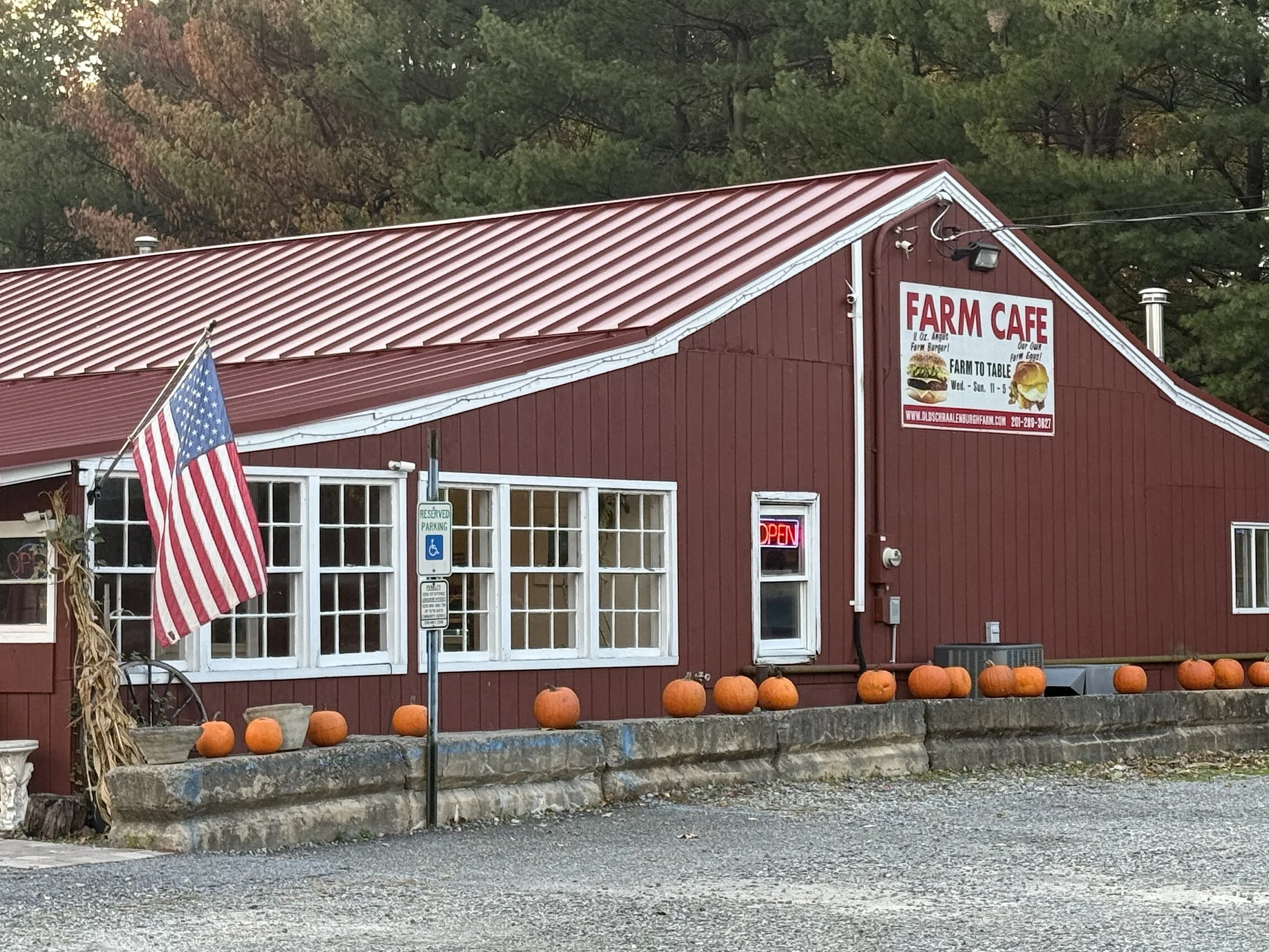 Fallcafepumpkins.jpg