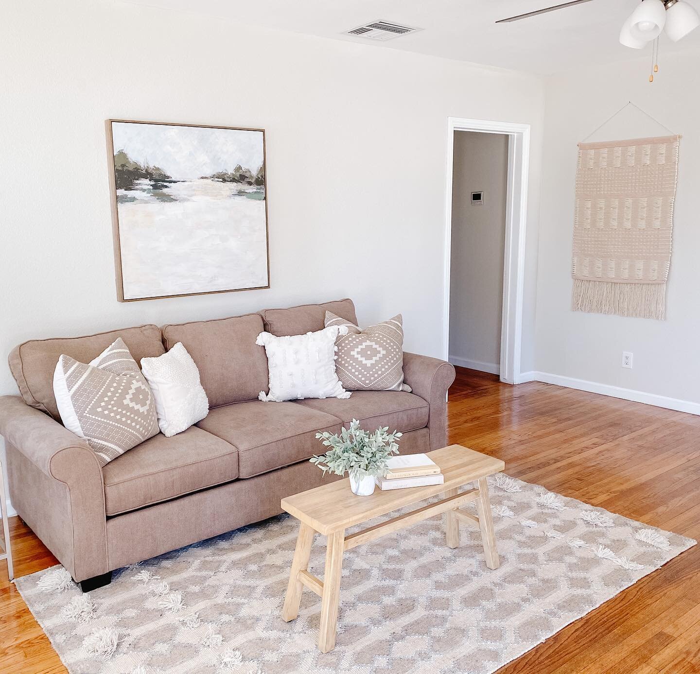 Staged this cute 2 bedroom home in Chino. Perfect starter home! @vanessaoneillrealtor #stagingsells #staginghomes #homestagingworks #homestagingtips #stagingworks