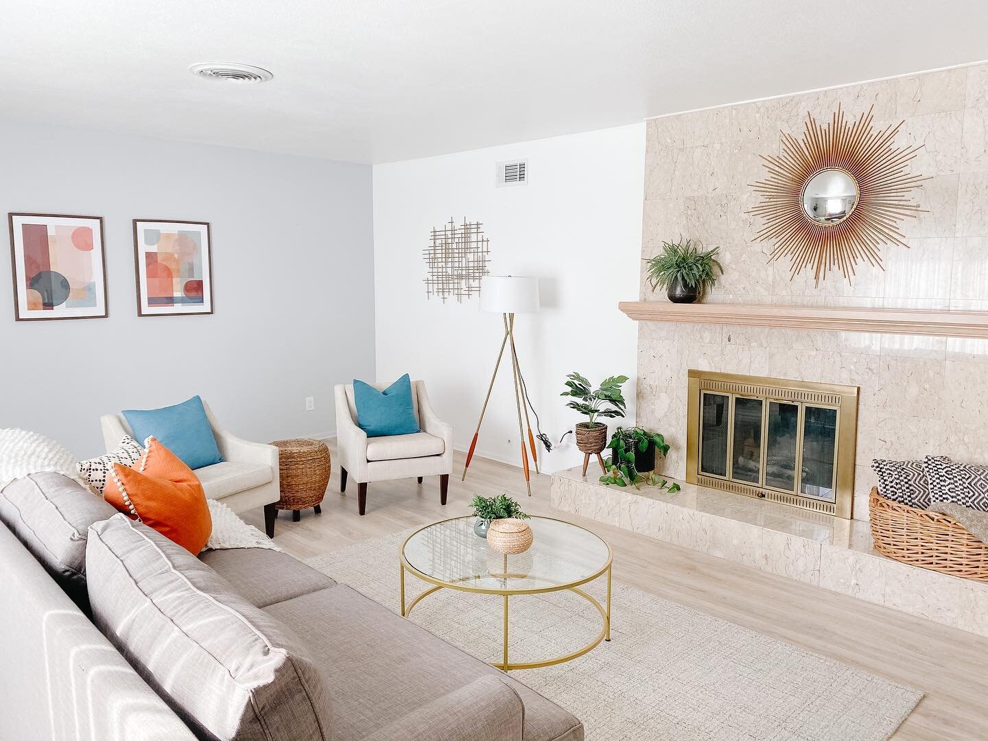 This home definitely called for a little mid-century modern vibe.  It was fun to bring it all together! #stagedtosell #stagingsells #staging#staginghomes #homestaging #homestagingworks #homedesign #midcenturymodern
