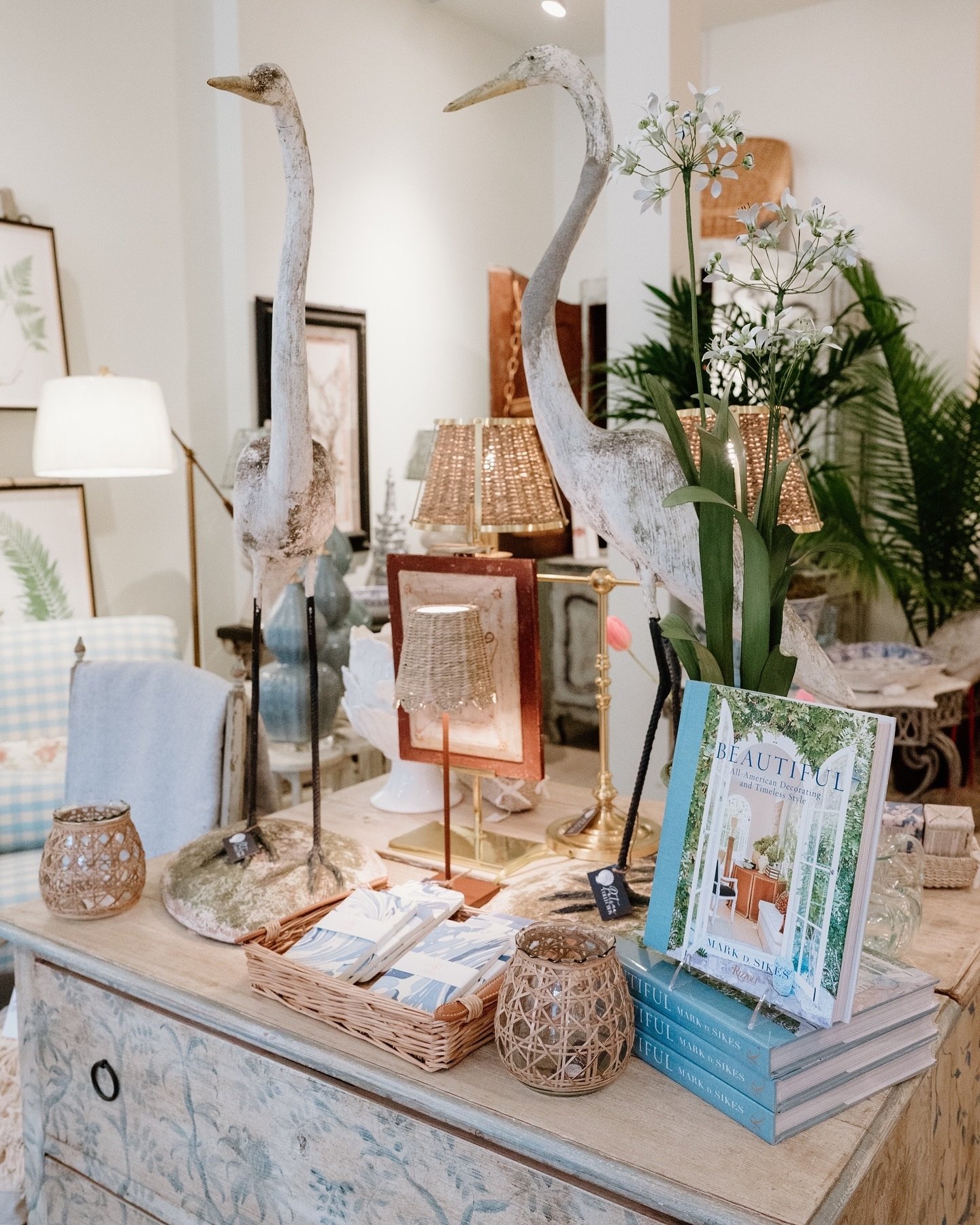 From candles, to concrete birds, to antique cabinets &mdash; Patina truly has it ALL 😍 We are your go-to shop in Naples and Chicago for gifts, home decor, or any Italian inspiration🤍