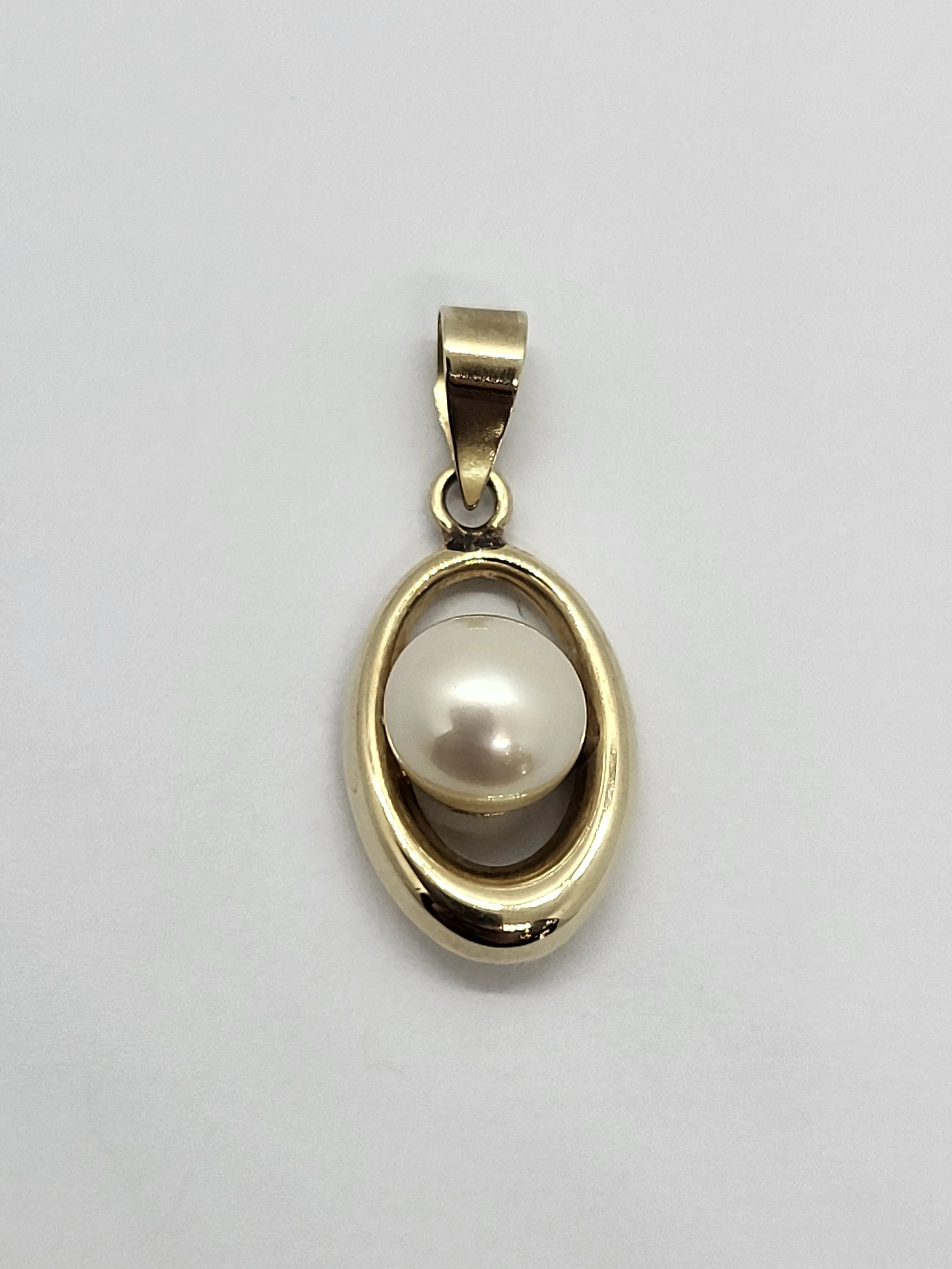 Gold Cultured Pearl Pendant