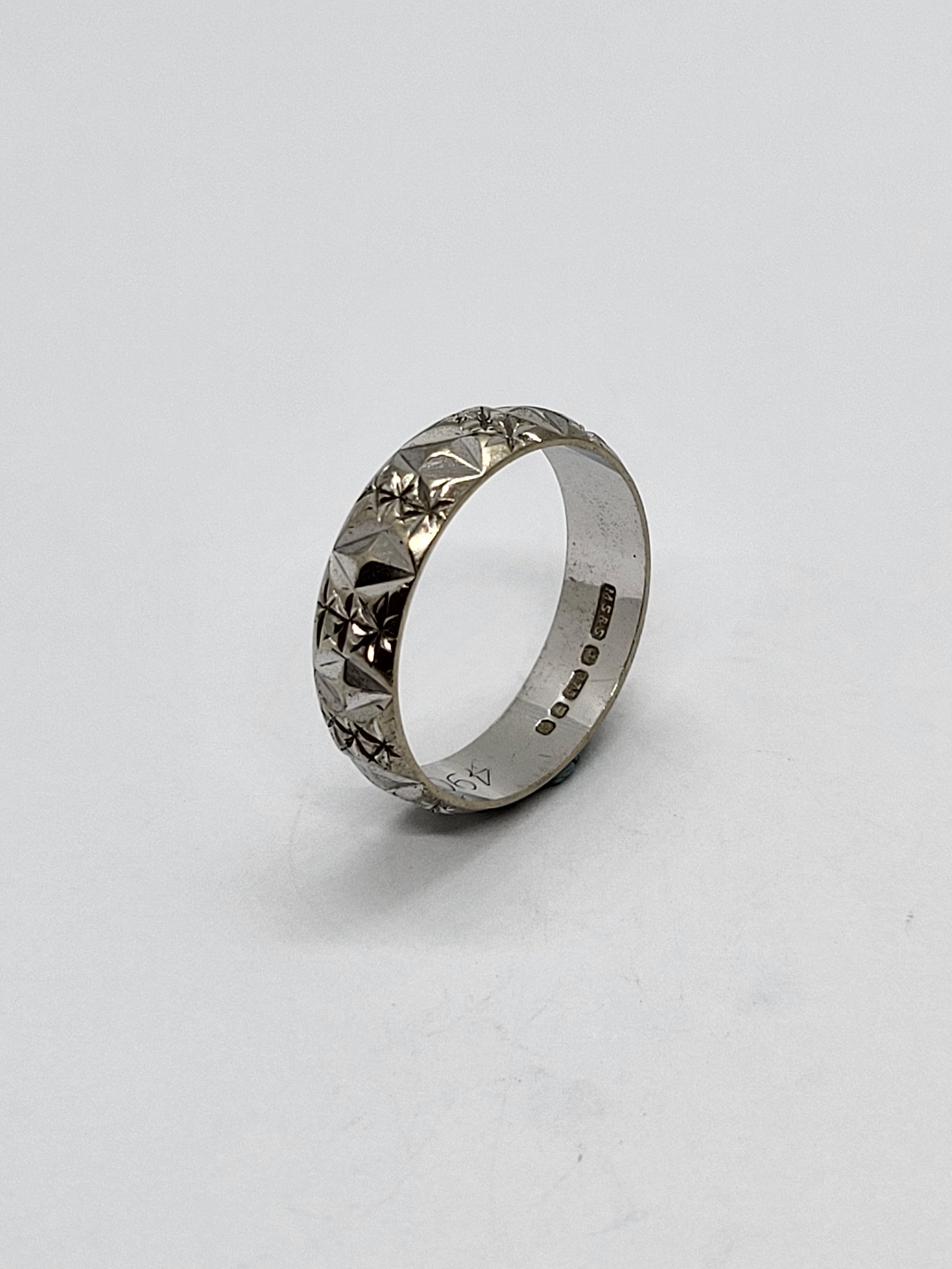 White Gold Patterned Wedding Band